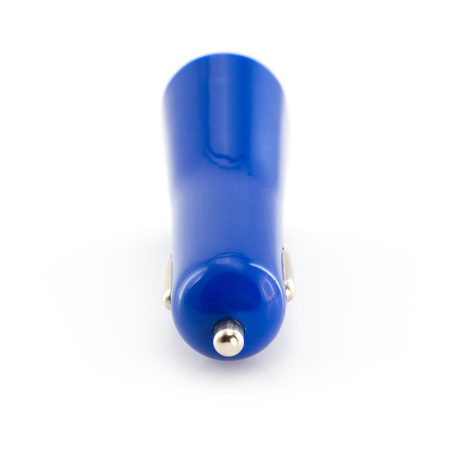 Un adattatore per caricabatterie per auto blu con accenti argentati su sfondo bianco.