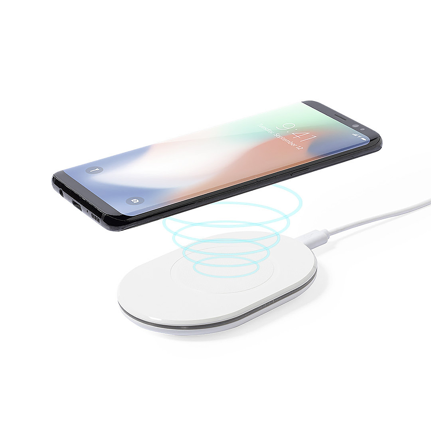 Un smartphone se está cargando de forma inalámbrica en una base de carga blanca.