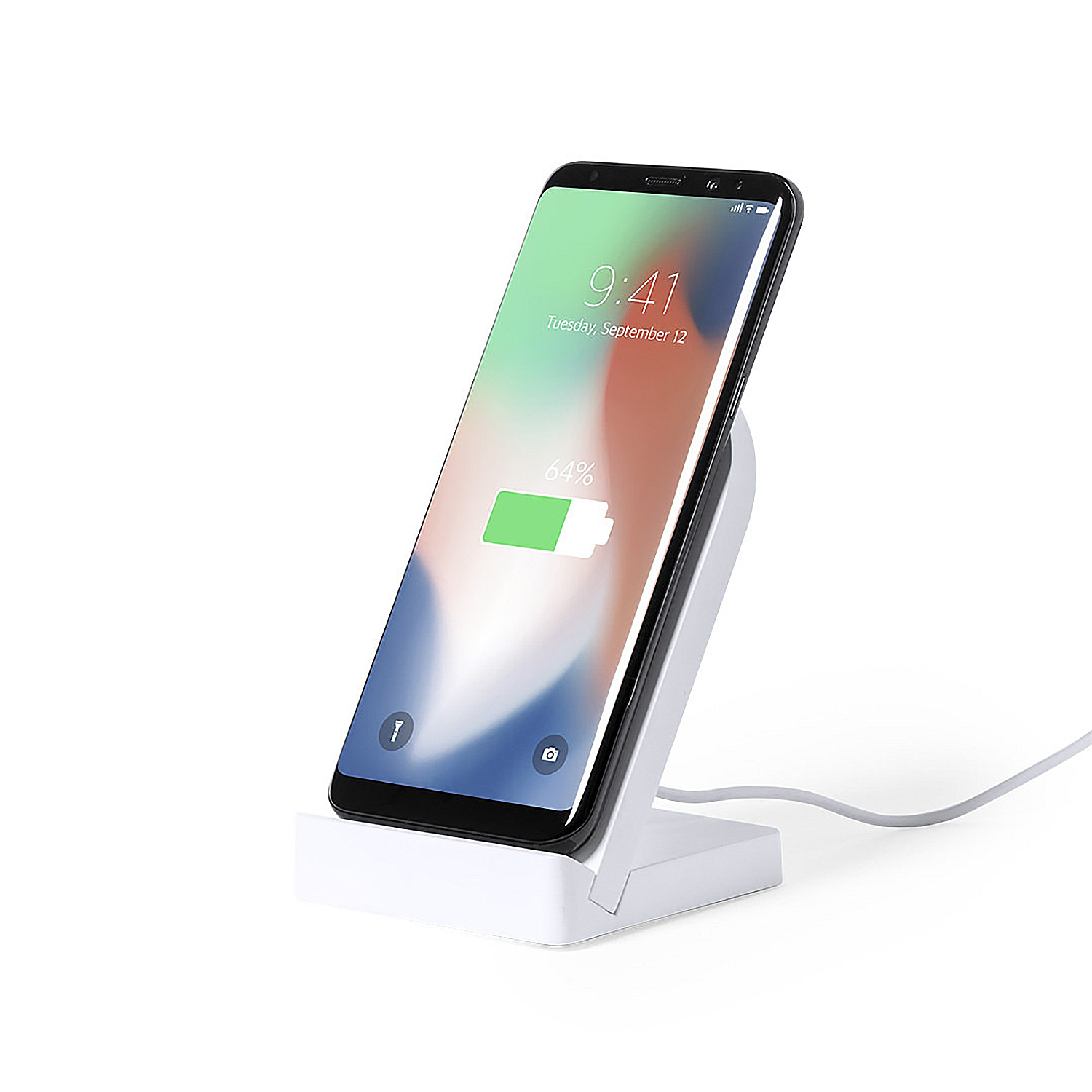 Un smartphone descansa en un soporte de carga blanco. La pantalla muestra las 9:41 y 64% de batería.
