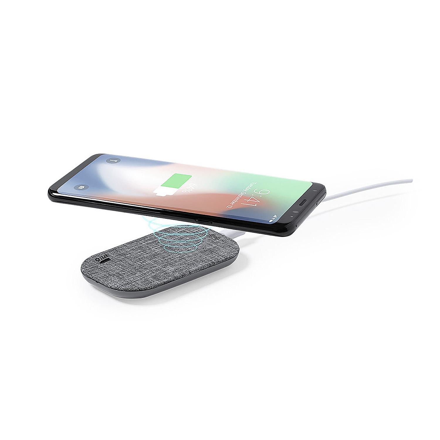Uno smartphone si sta caricando in modalità wireless su una base di ricarica grigia.