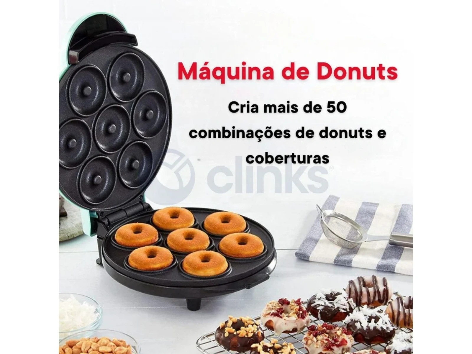 Ein Donut-Hersteller mit sieben Backformen, einige Donuts sind gebacken.