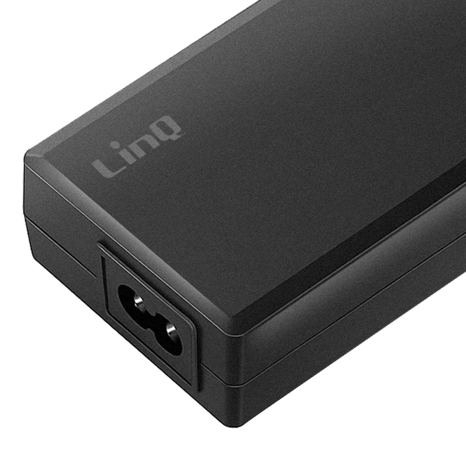 Schwarzer Netzteiladapter mit 'LinQ'-Logo und C13-Anschluss.