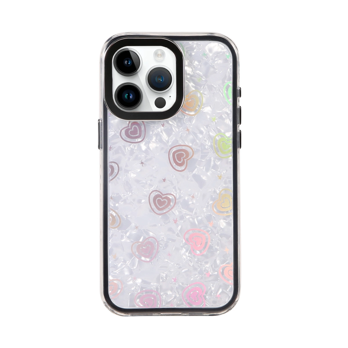 Kalp desenli beyaz telefon kılıfı ve kamera modülü.