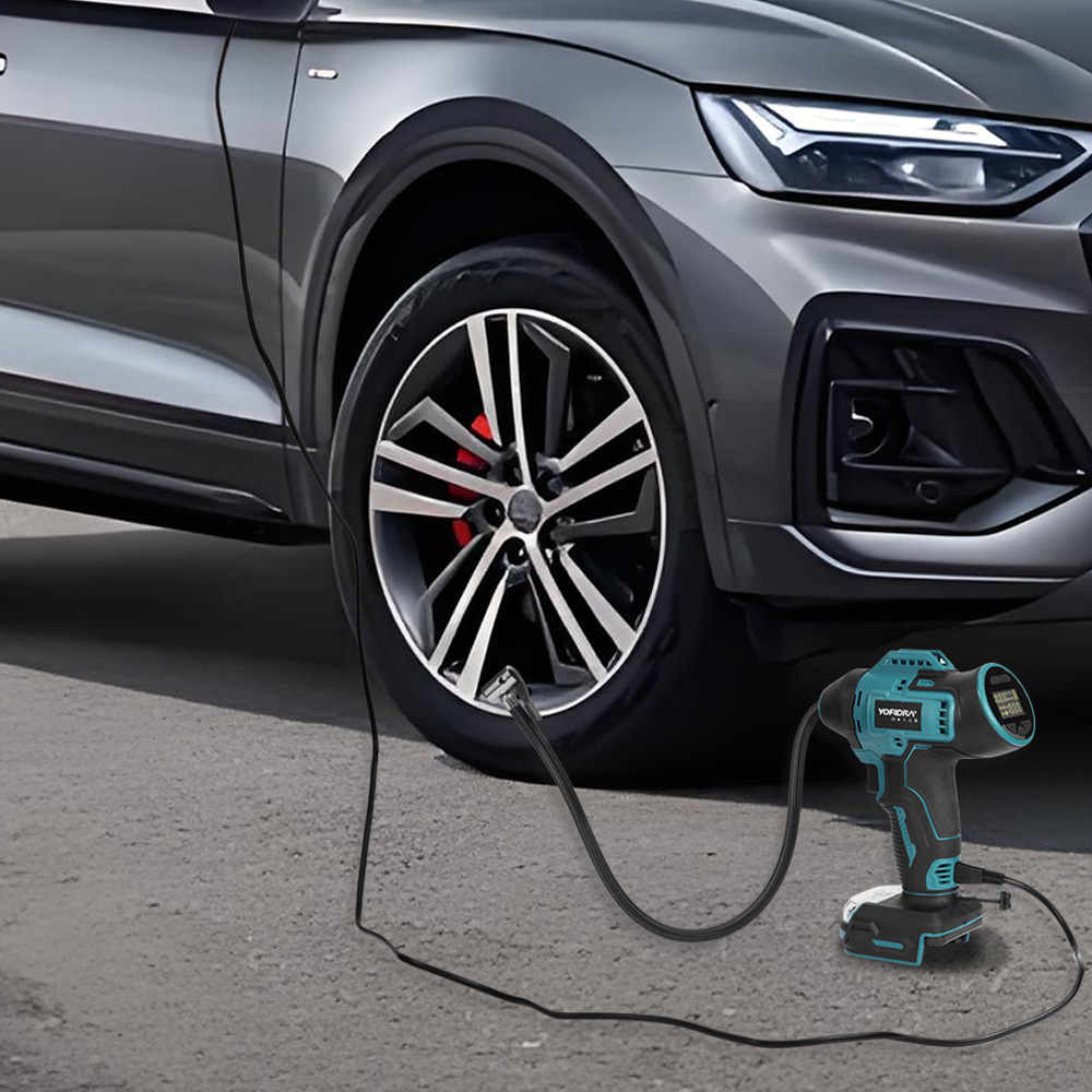 Un inflador de neumáticos portátil infla un neumático gris de Audi.