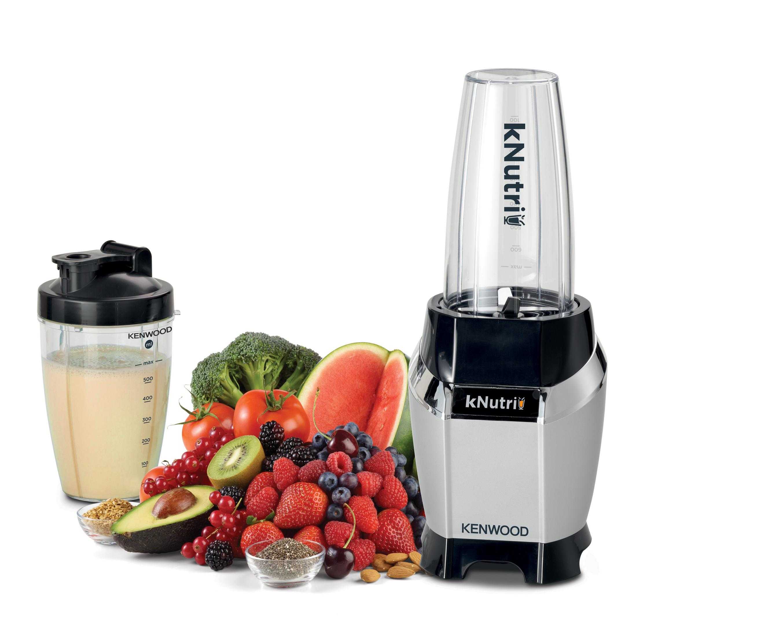 Yaban mersini, karpuz, avokado ve brokoli dahil meyve ve sebzelerle blender.