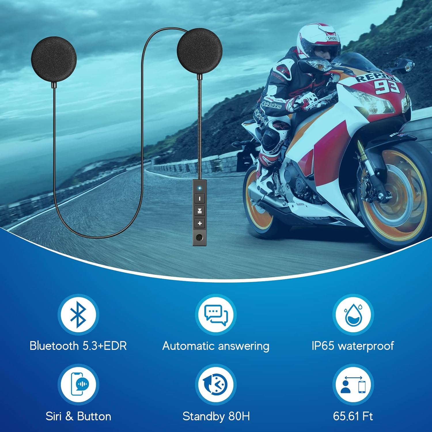Motorradfahrer mit Helm fährt auf einer Straße. Bluetooth-Headset liegt daneben.