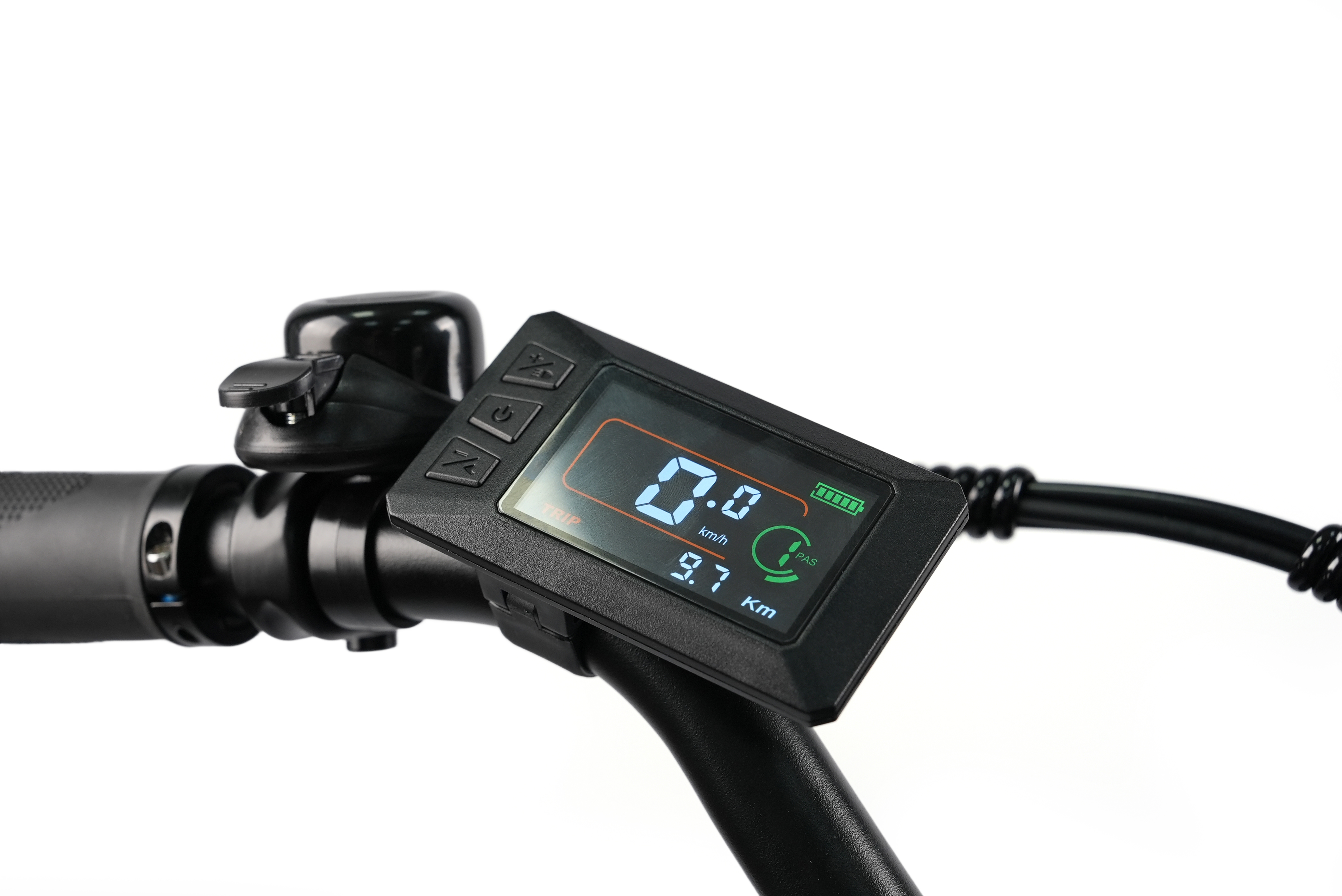 Nahaufnahme des Displays eines E-Bikes mit Geschwindigkeit 0,0 km/h und Batteriestatus.