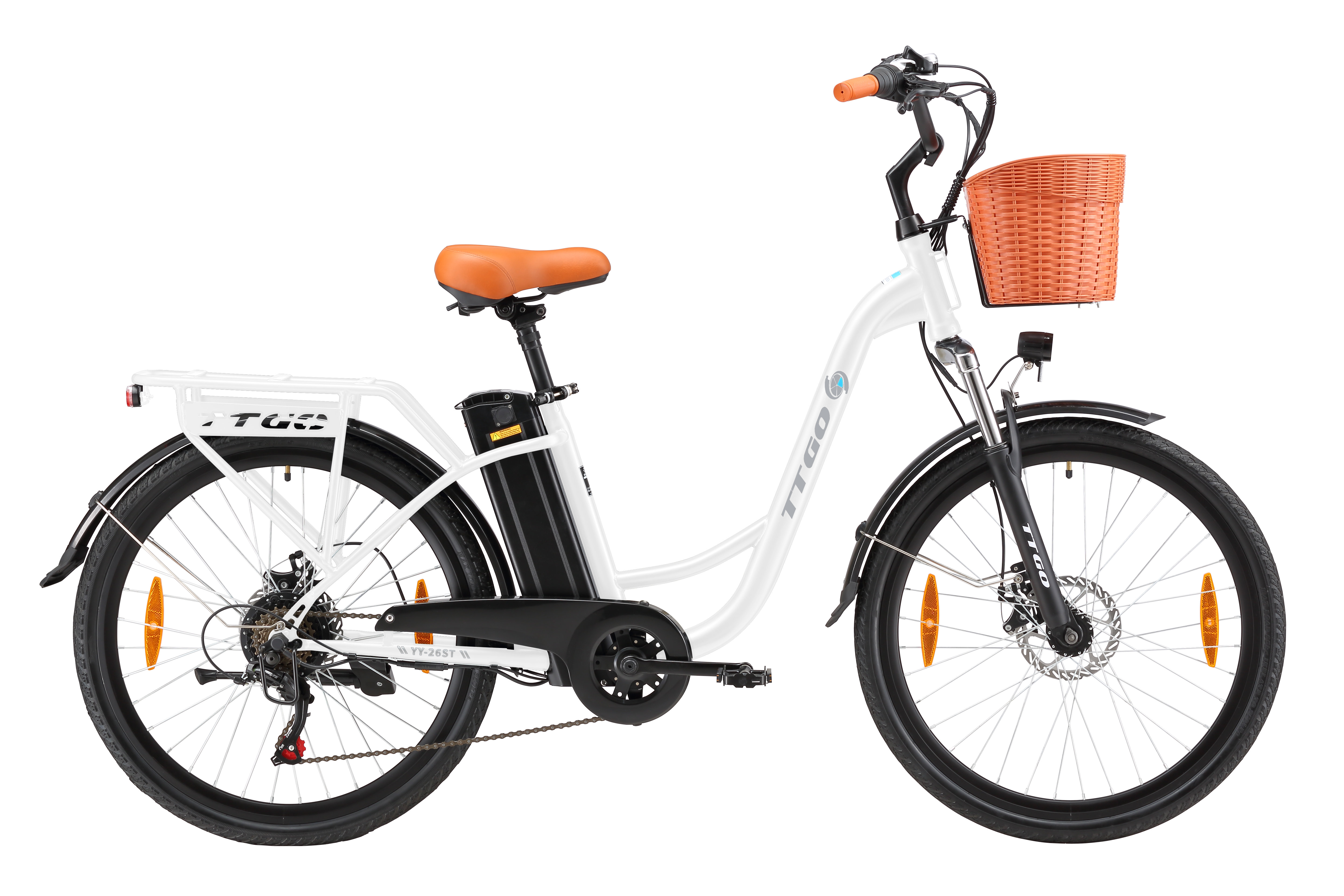 Ein weißes Elektrofahrrad mit orangefarbenem Sattel und Korb.