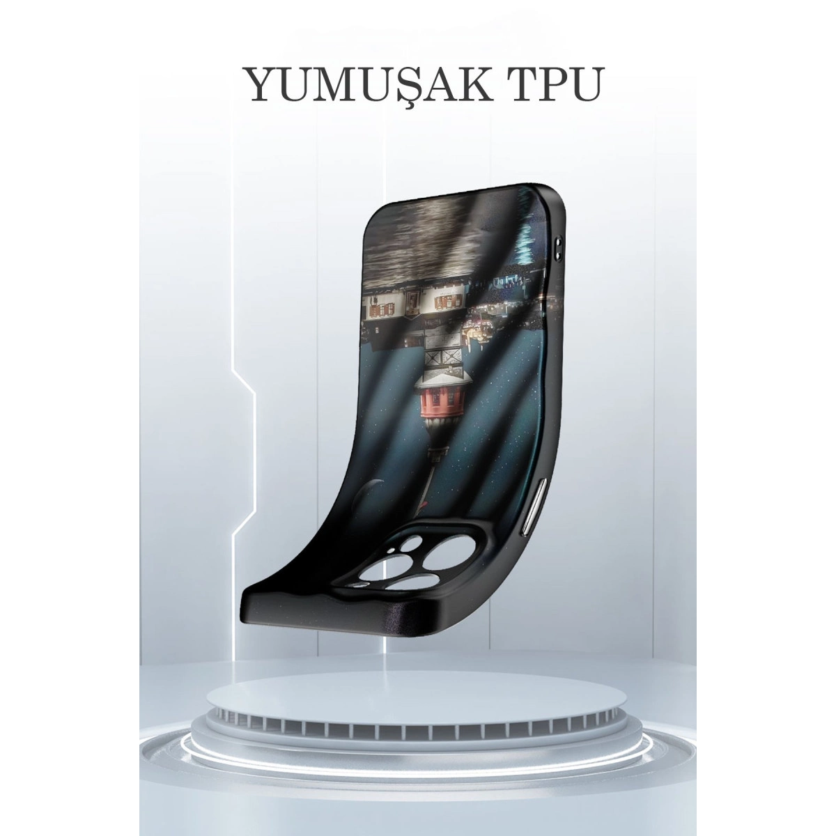 Gecenin manzarası baskılı siyah telefon kılıfı, bir kaide üzerinde.