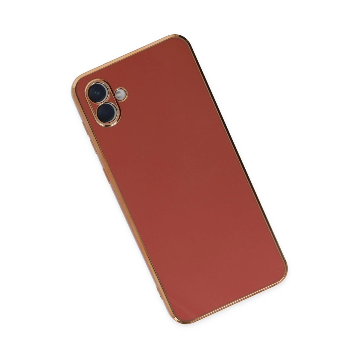 Altın çerçeveli kırmızı telefon kılıfı, beyaz arka planda iki kamera lensi.