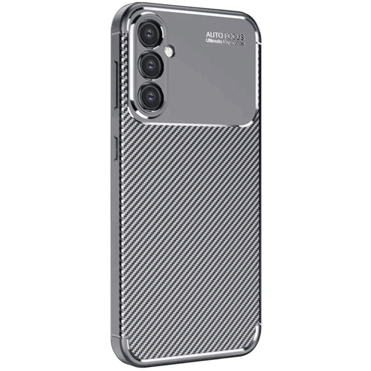 Karbon desenli gri telefon kılıfı, üstte üç kamera lensi bulunur.