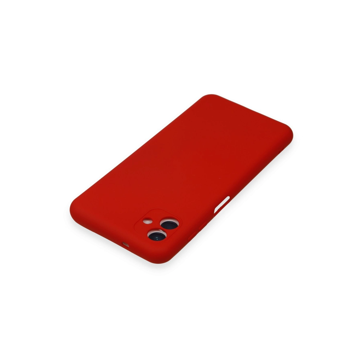 Kamera oyuntulu beyaz arka plan üzerinde kırmızı akıllı telefon kılıfı.