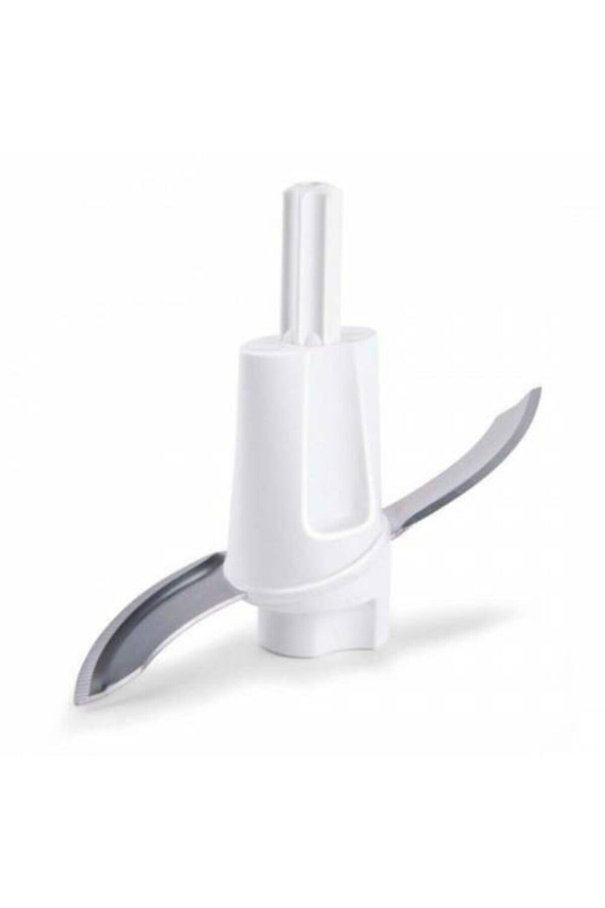 Beyaz arka plan üzerinde iki metal bıçaklı beyaz blender bıçağı aparatı.