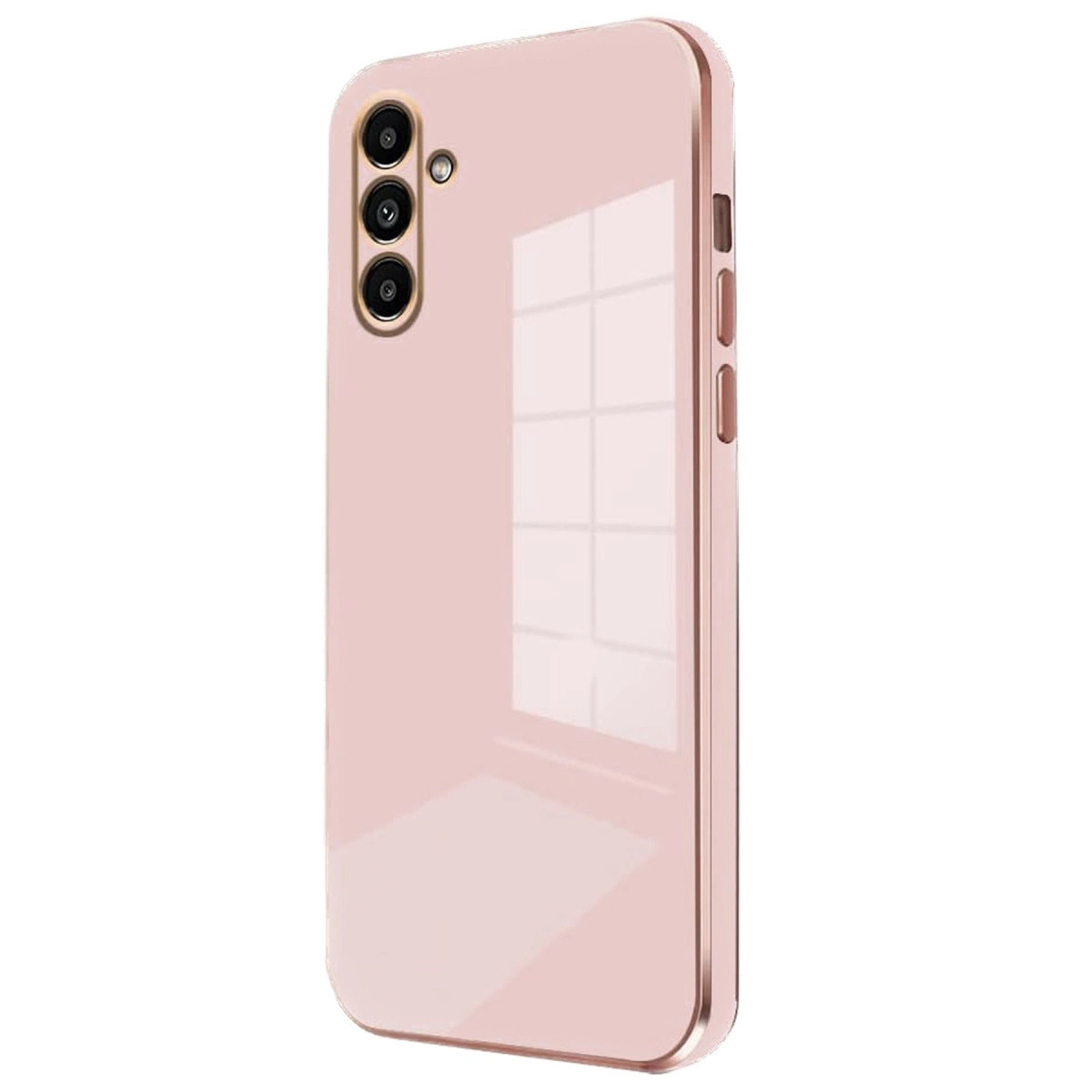 Üç kameralı, altın çerçeveli, pürüzsüz, pembe bir akıllı telefon kılıfı.