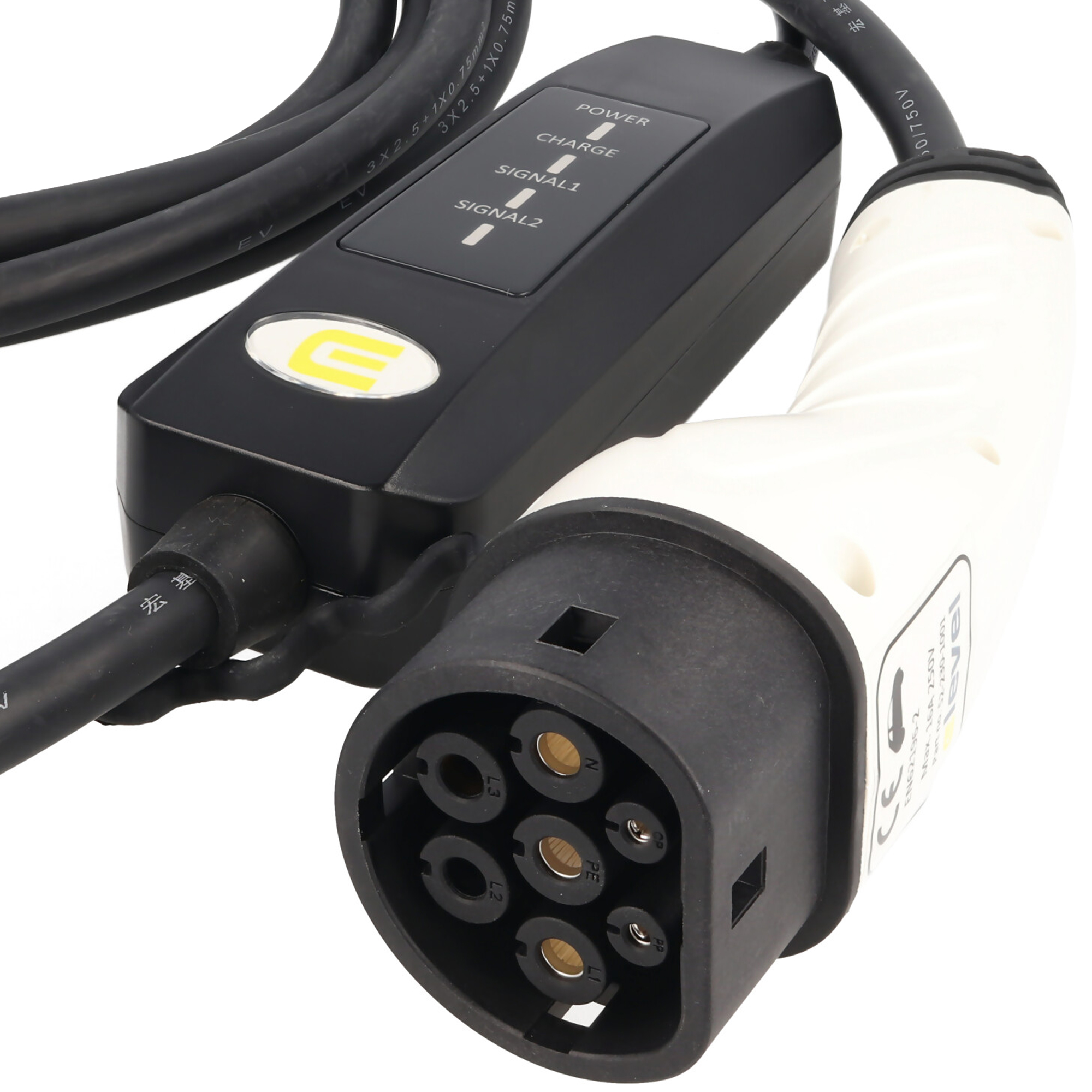 Ein schwarzes und ein weißes Steckerteil mit Kabeln. Schwarzer Stecker mit Ladeanzeigen.