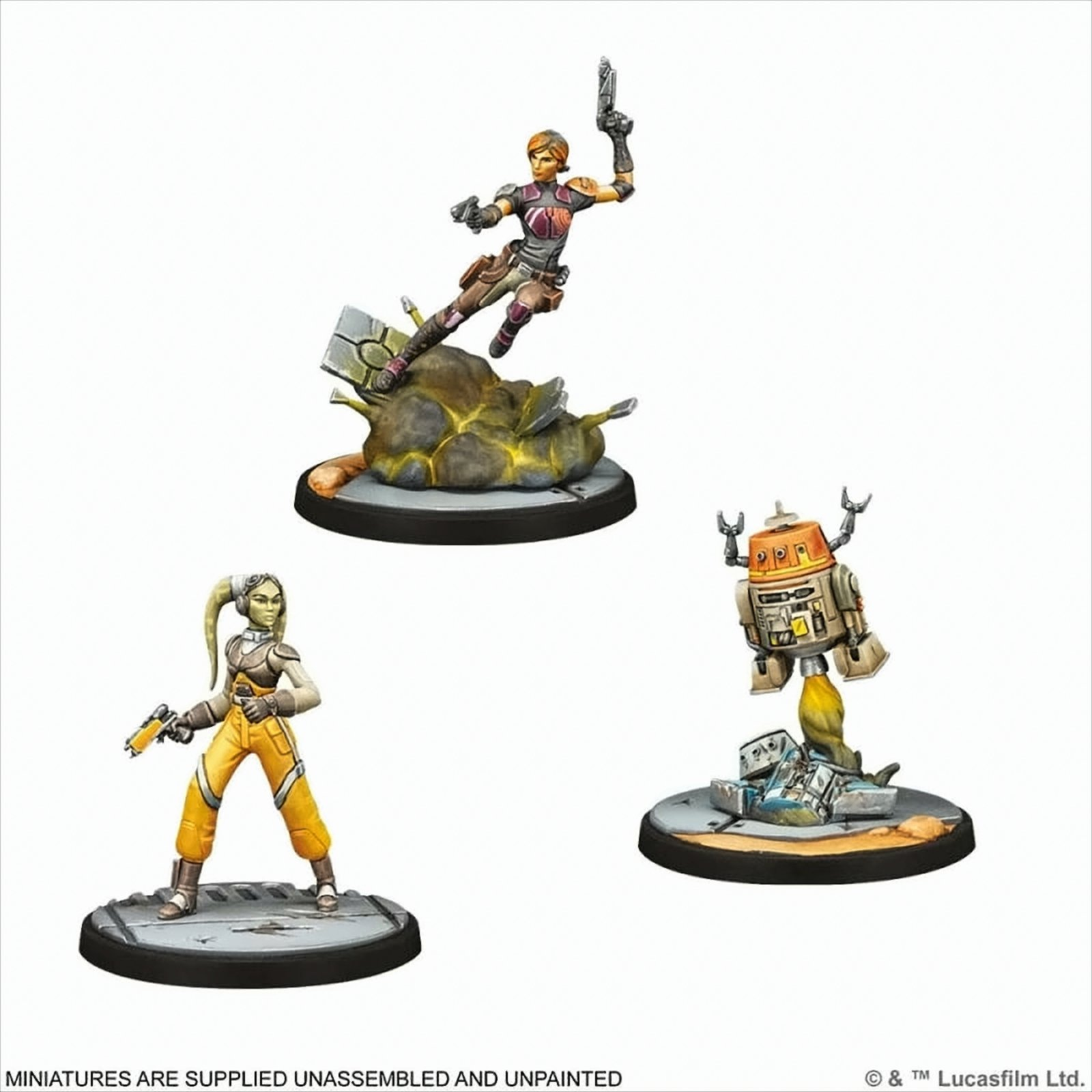Drei Star Wars Figuren: Twi'lek, Mandalorianerin und Droide auf Sockeln.