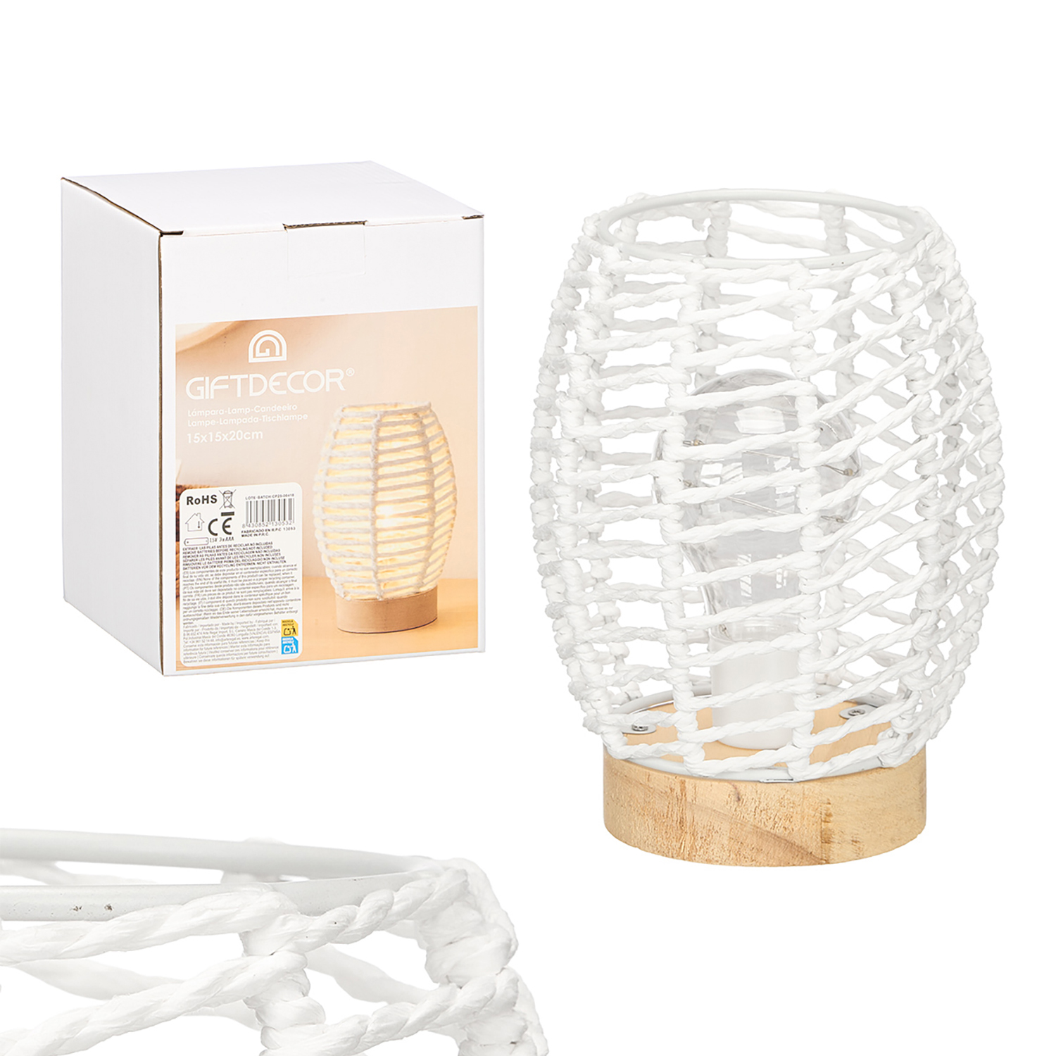 Lámpara tejida blanca con base de madera, junto a su embalaje.