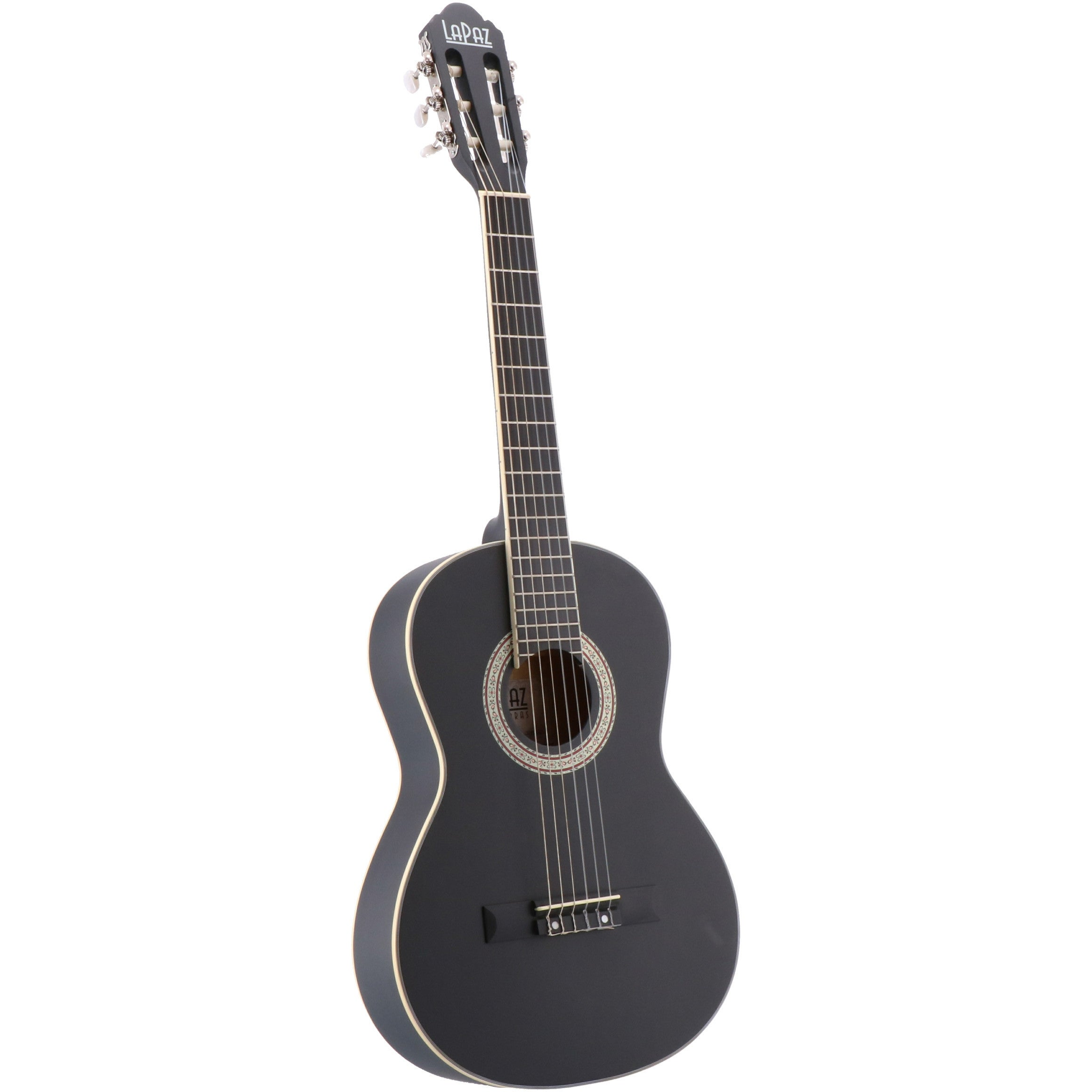 Een zwarte akoestische gitaar met zes snaren en een versierd klankgat.