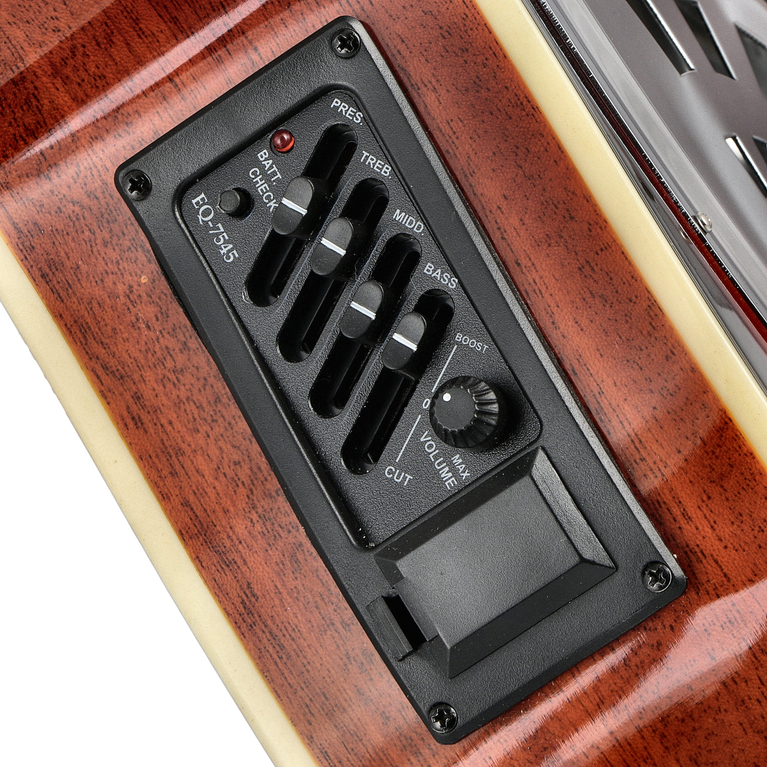 Close-up van de EQ-7545 voorversterker op een gitaar, met schuifregelaars, knoppen en batterijvak.