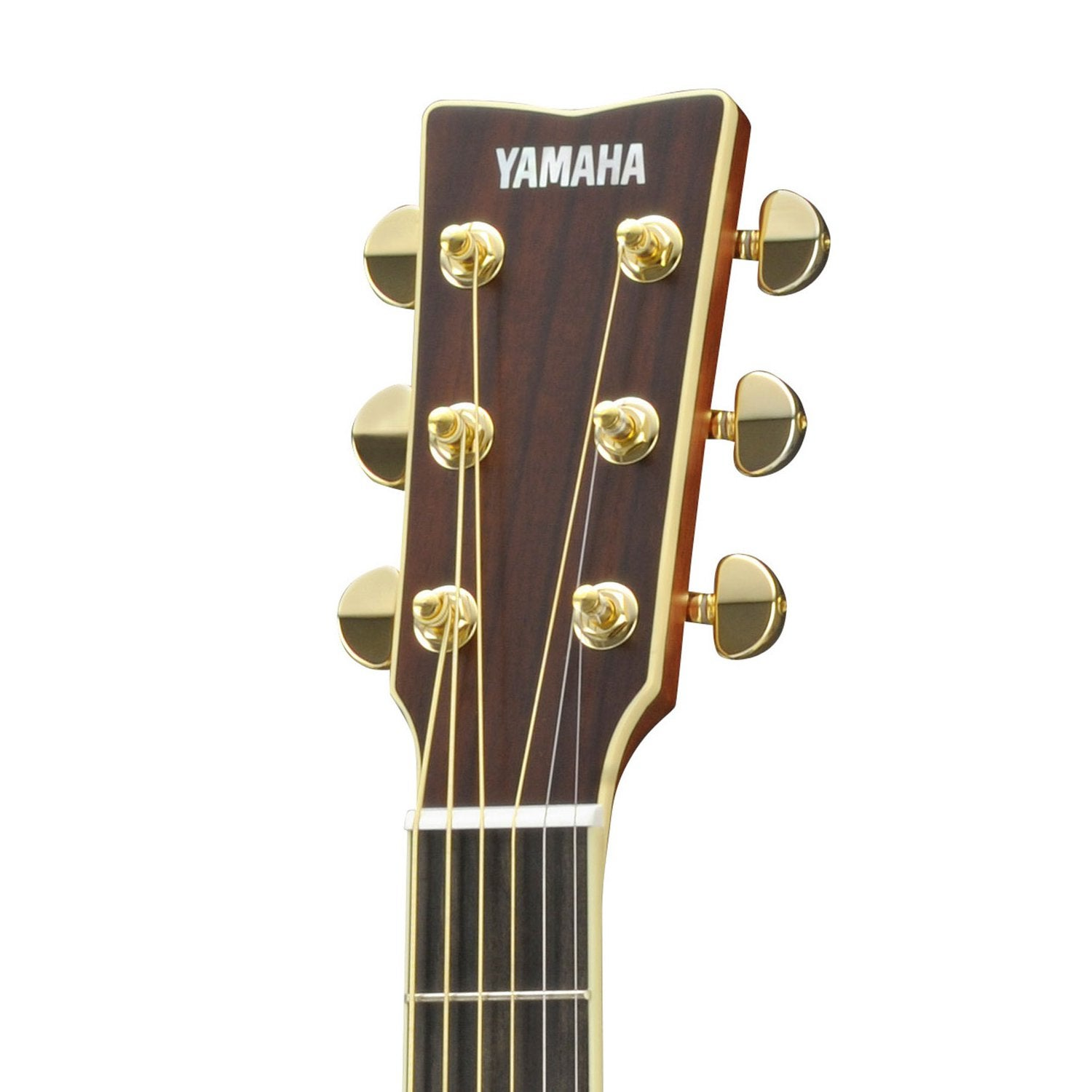 Close-up van een Yamaha gitaarkop met gouden stemknoppen en snaren.