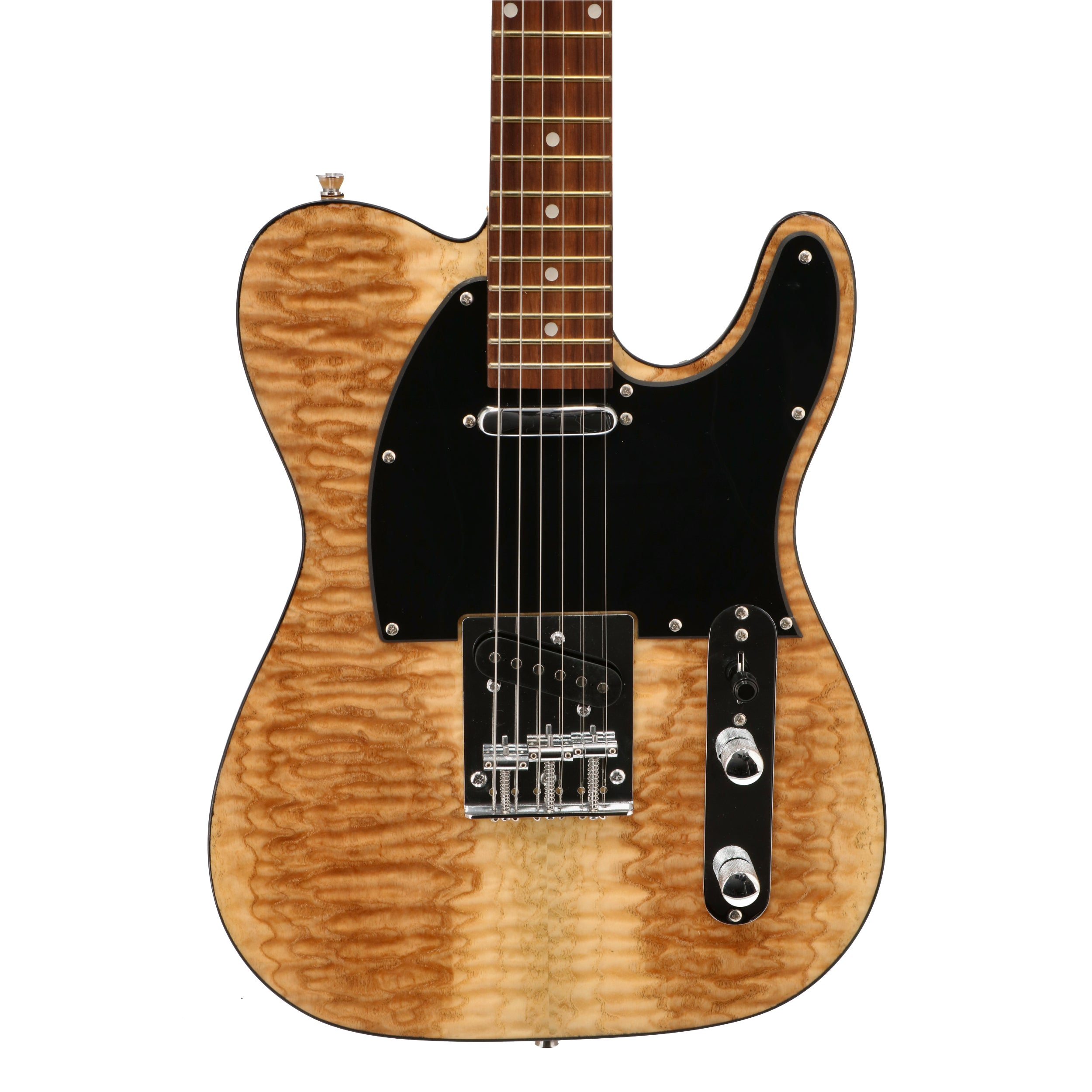 Een gitaar met een gewatteerd houten lichaam en zwarte hardware.