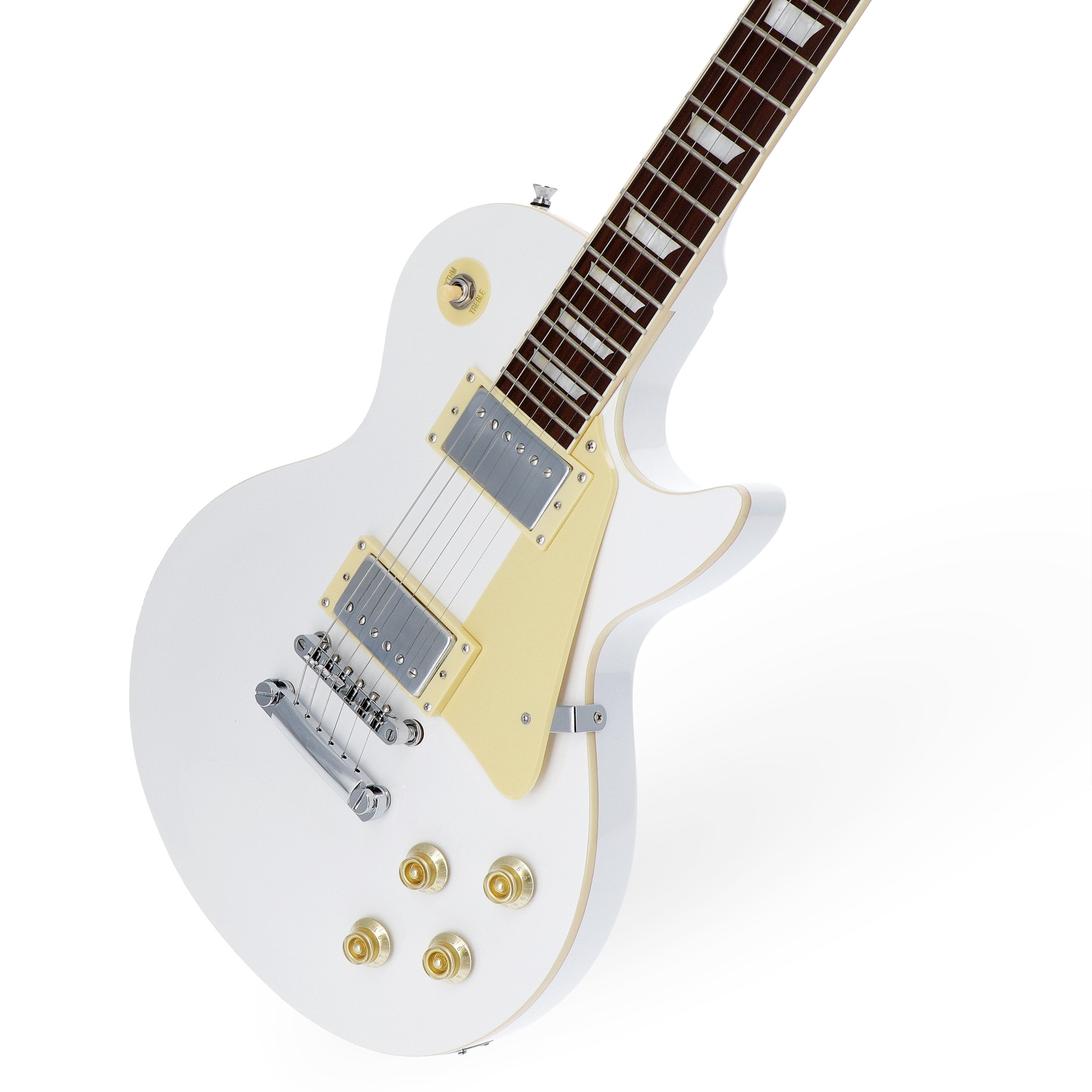 Een witte elektrische gitaar met gouden knoppen en zilveren pickups.
