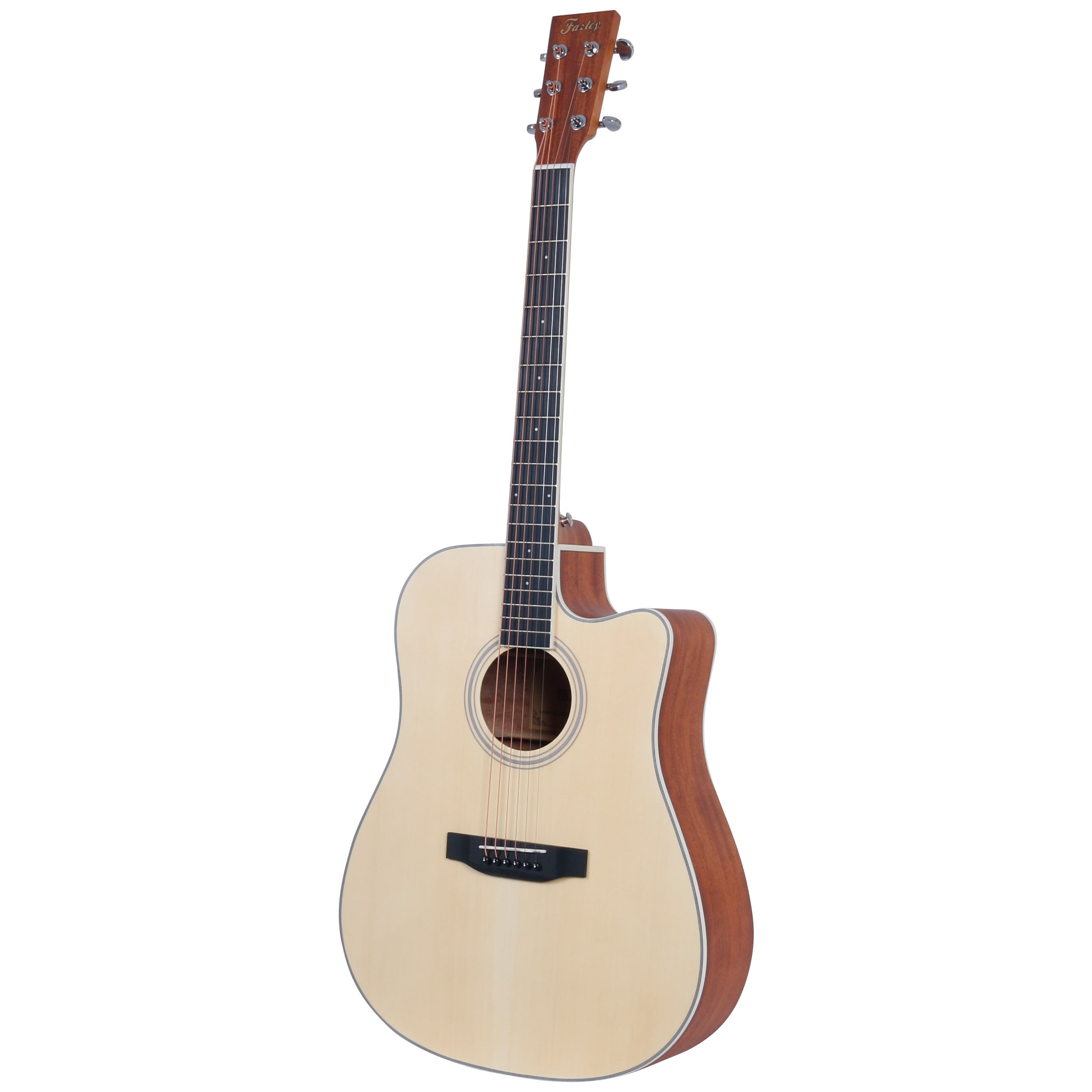 Een akoestische gitaar met een licht houten body en donker toetsenbord, op wit.