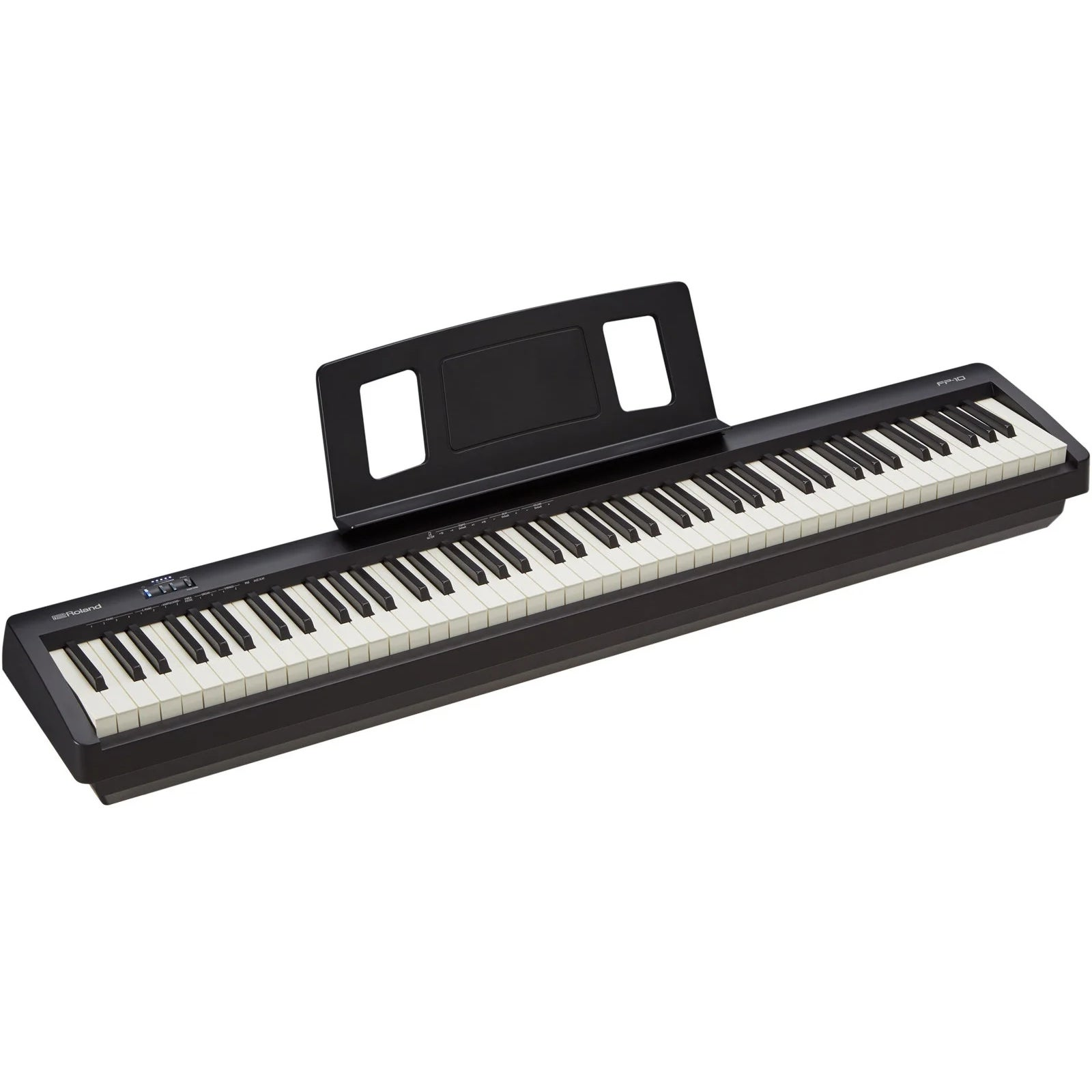 Een zwarte Roland FP-10 digitale piano met muziekstandaard, op witte achtergrond.