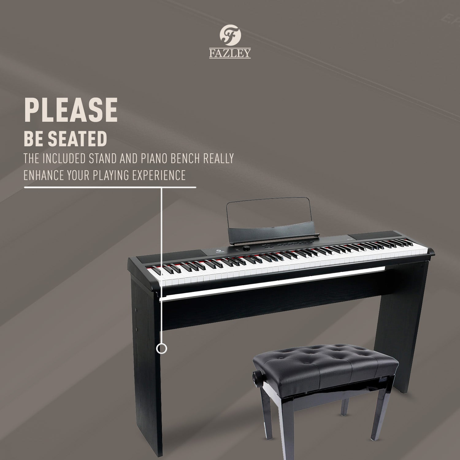 Een zwarte digitale piano met muziekstandaard en kruk op grijze achtergrond.