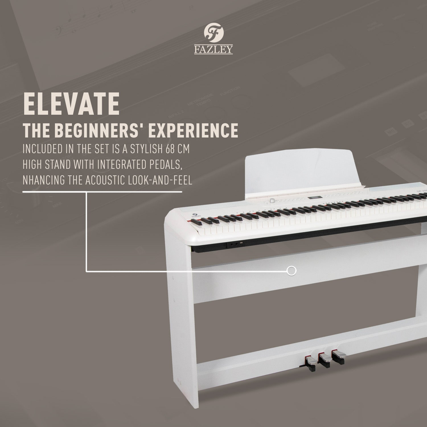 Een witte digitale piano met muziekstandaard en geïntegreerde pedalen op een standaard.