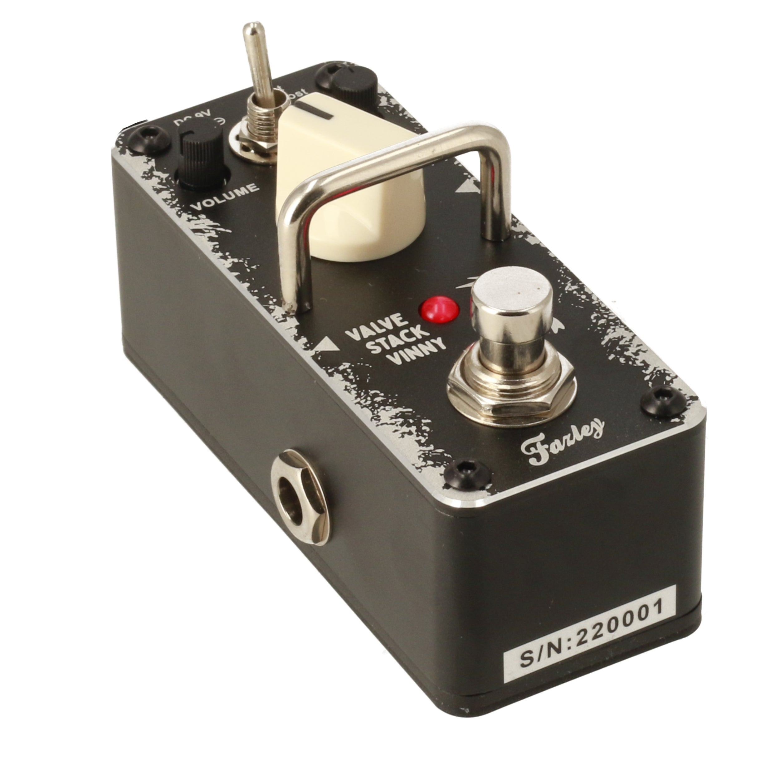 Zwarte stompbox met tuimelschakelaar, knop en rood LED-lampje.