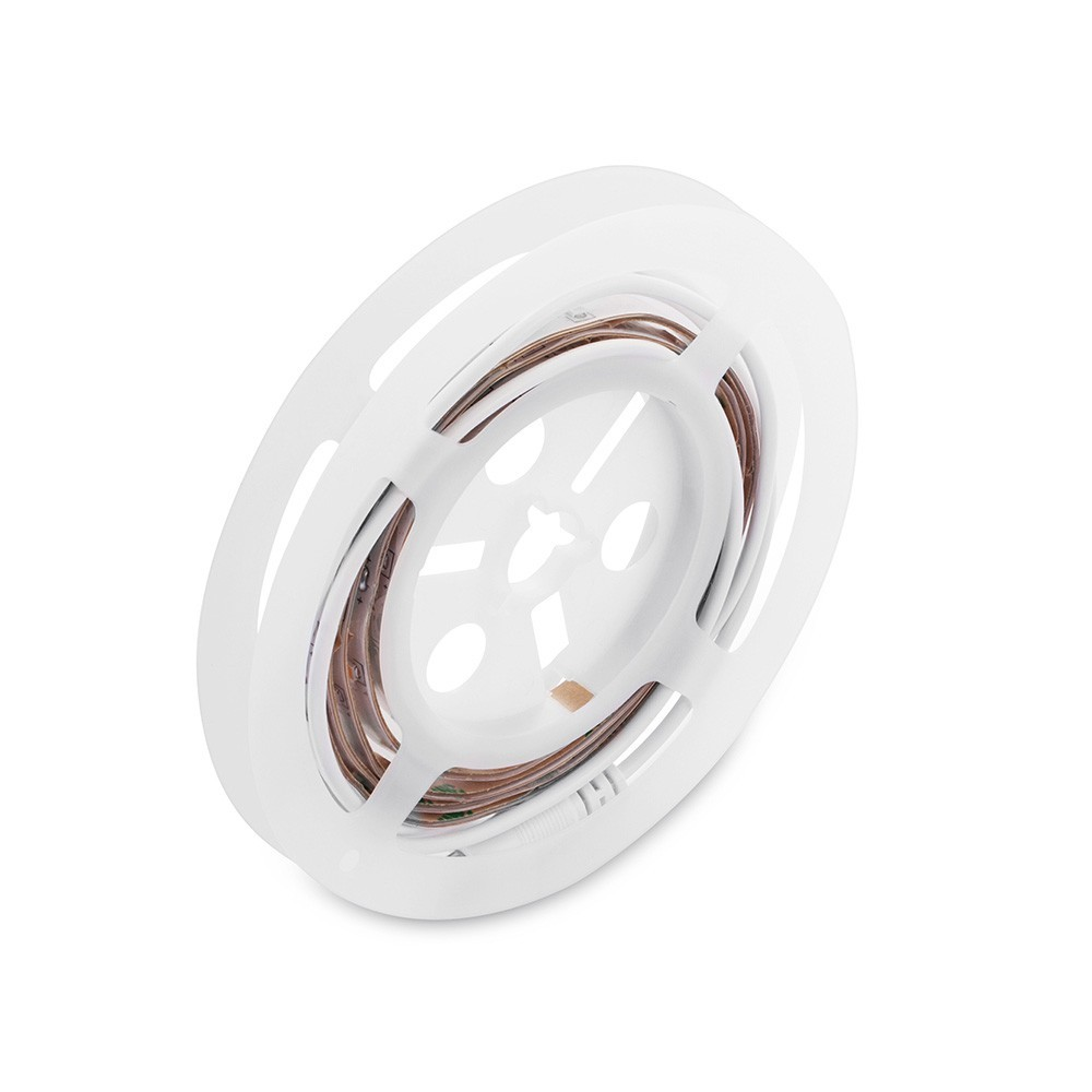 Una tira de luces LED enrollada en un carrete blanco con carcasa blanca.
