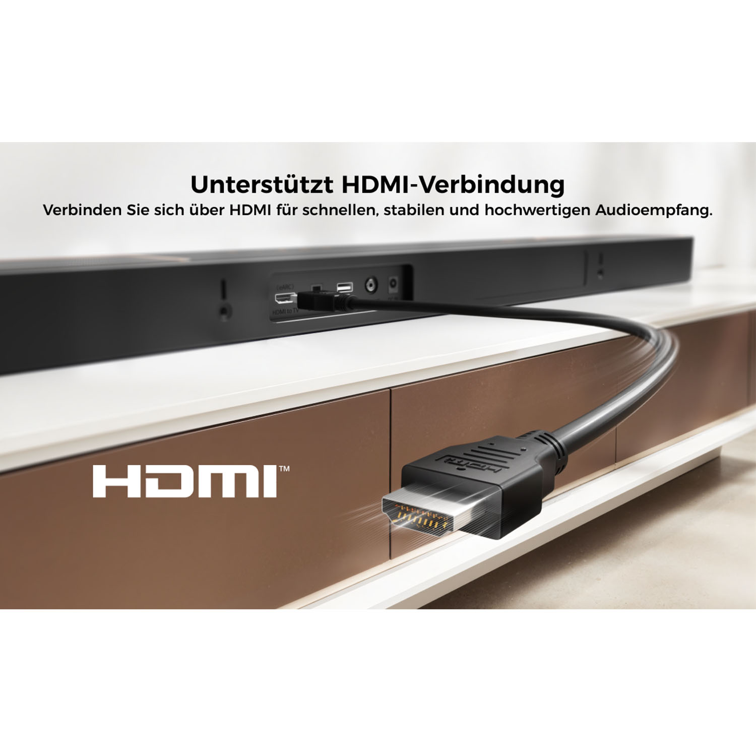 Un câble HDMI est branché à un téléviseur ou une barre de son.