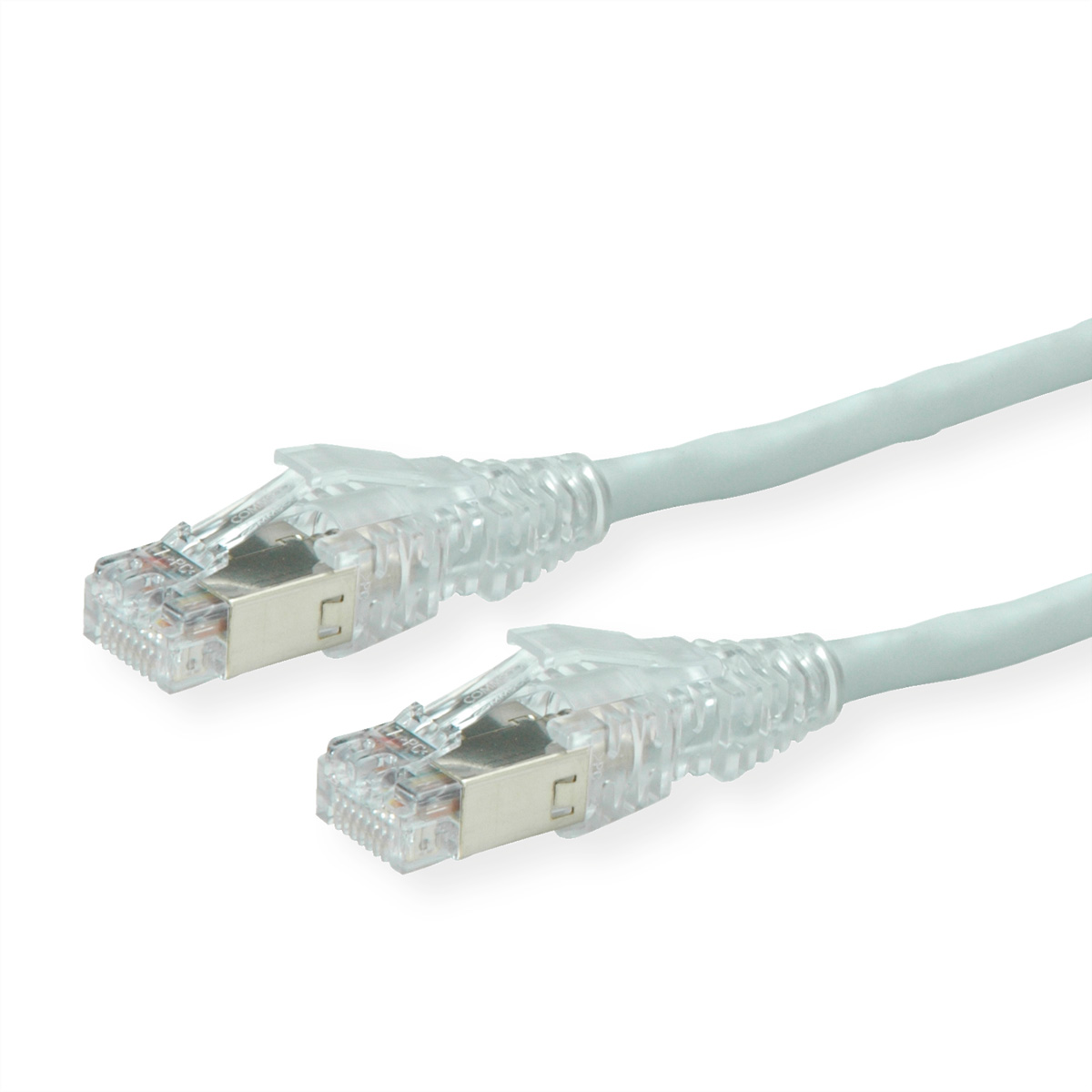 Zwei klare RJ45-Stecker an einem hellgrauen Netzwerkkabel.