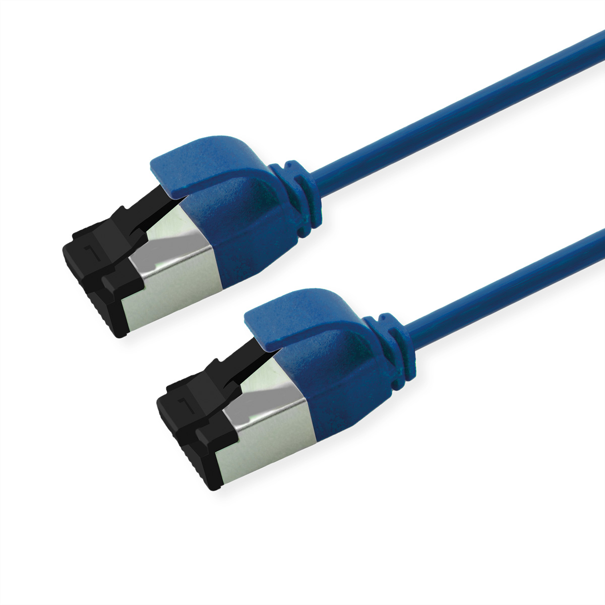 Twee blauwe Ethernetkabels met zilveren connectoren op witte achtergrond.