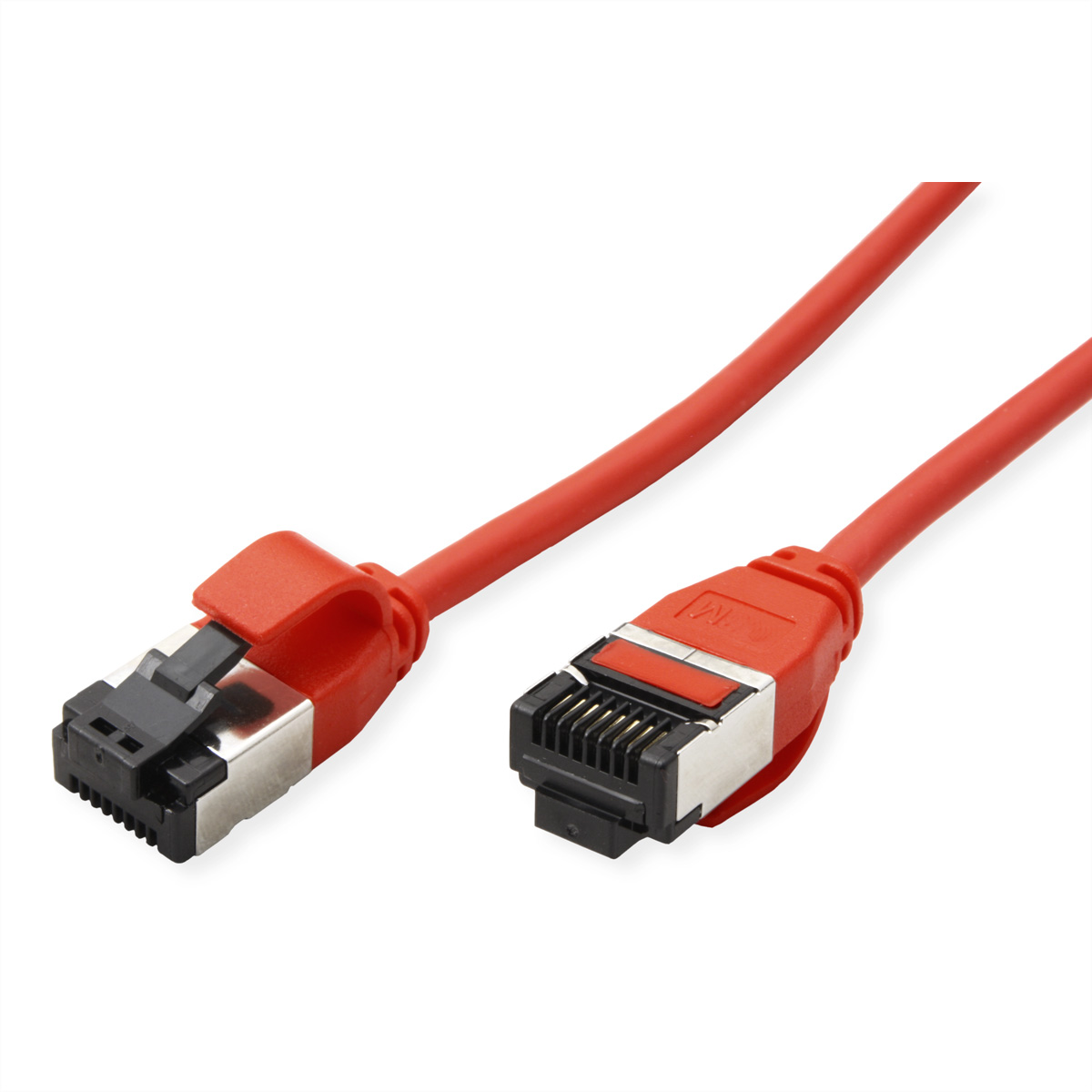 Een rode netwerkkabel met twee RJ45-connectoren, op witte achtergrond.