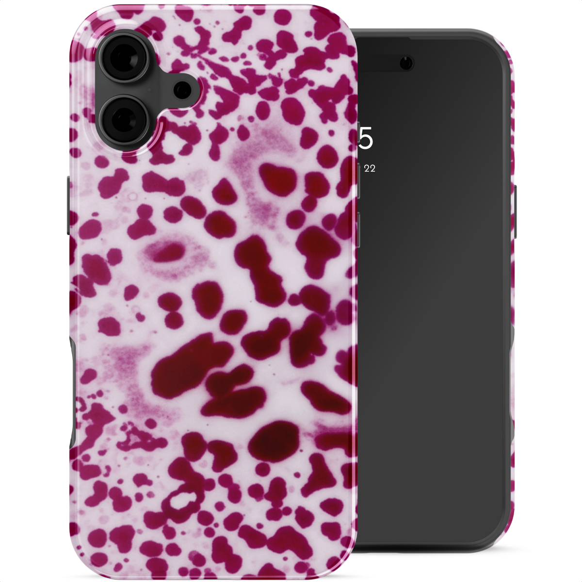 Un téléphone avec un étui à motif éclaboussures rouges.