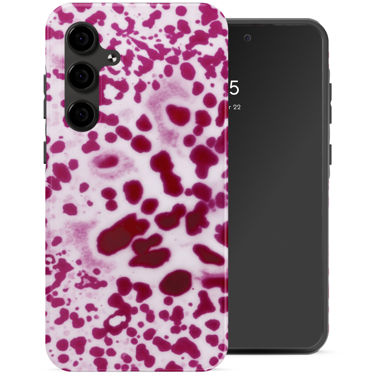 Una custodia per telefono maculata di viola accanto a uno smartphone nero.