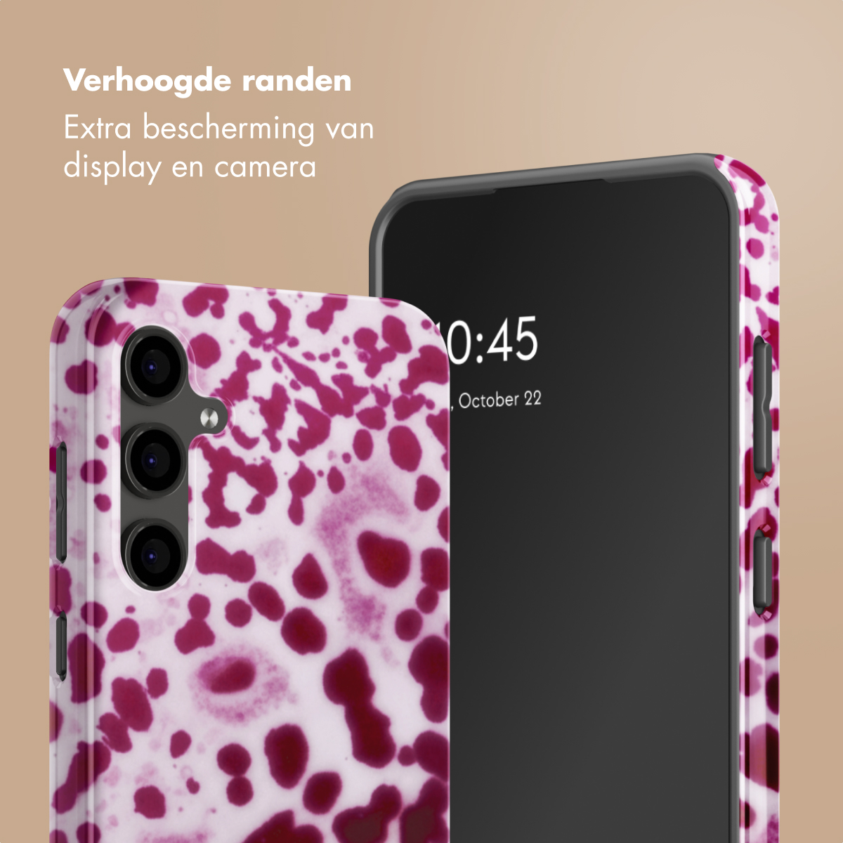 Uno smartphone con custodia a fantasia maculata viola. L'ora 0:45 è visualizzata sullo schermo.