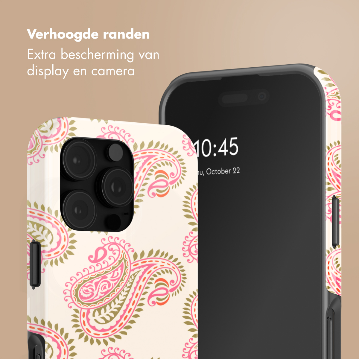 Telefoonhoesje met paisley-patroon en camera-uitsparing, naast een smartphone.