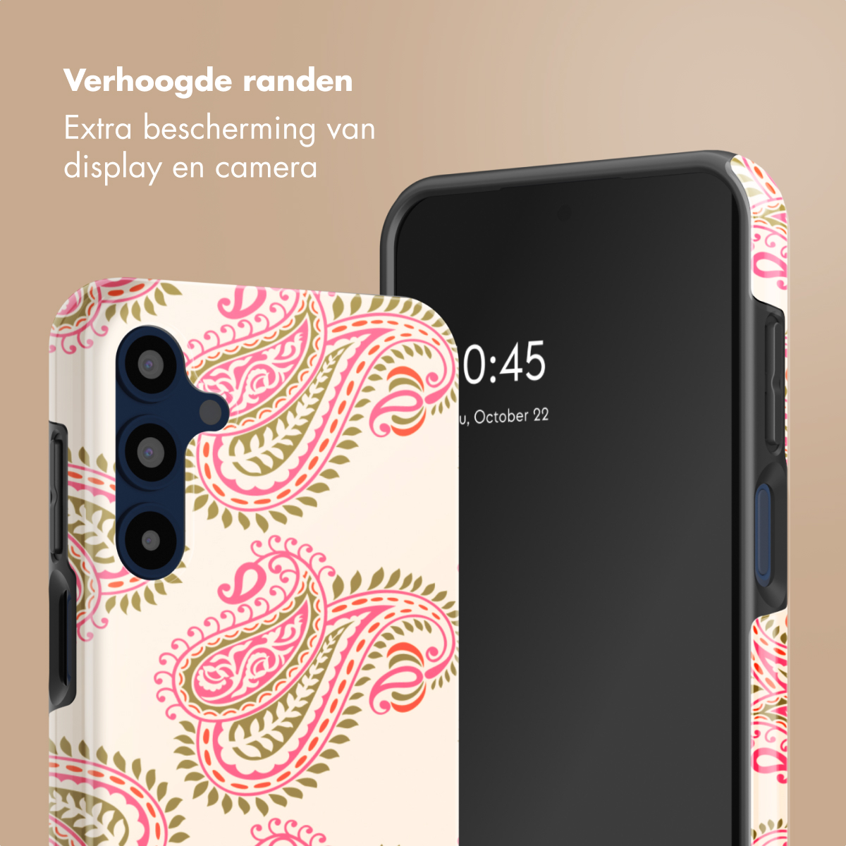 Un telefono con custodia a fantasia paisley. Bordi rialzati per protezione.