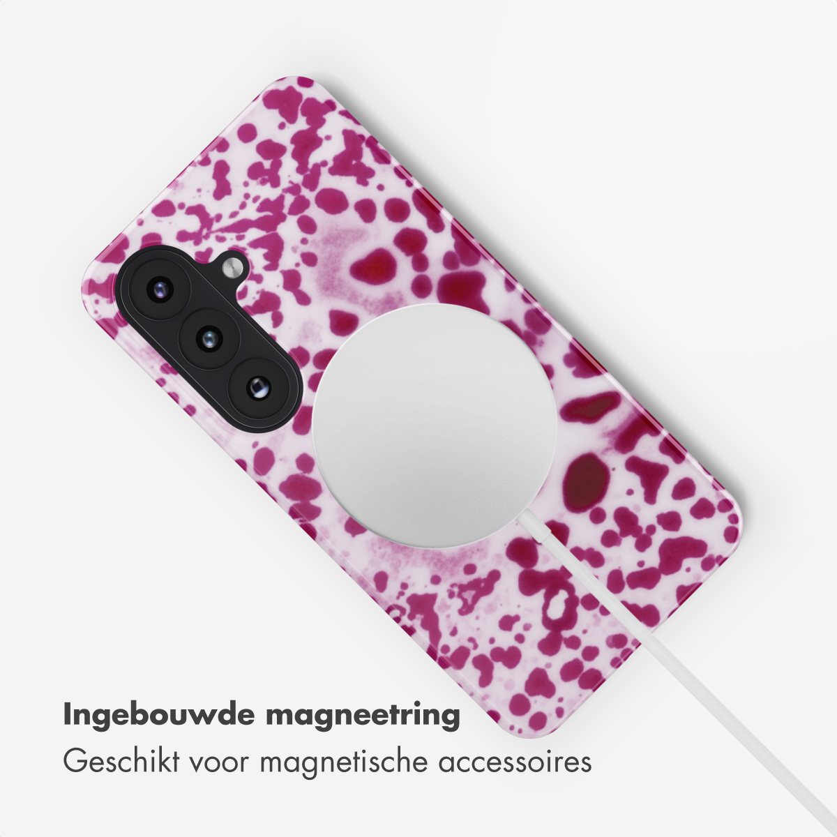 Een roze telefoonhoesje met magnetische oplaadcirkel.