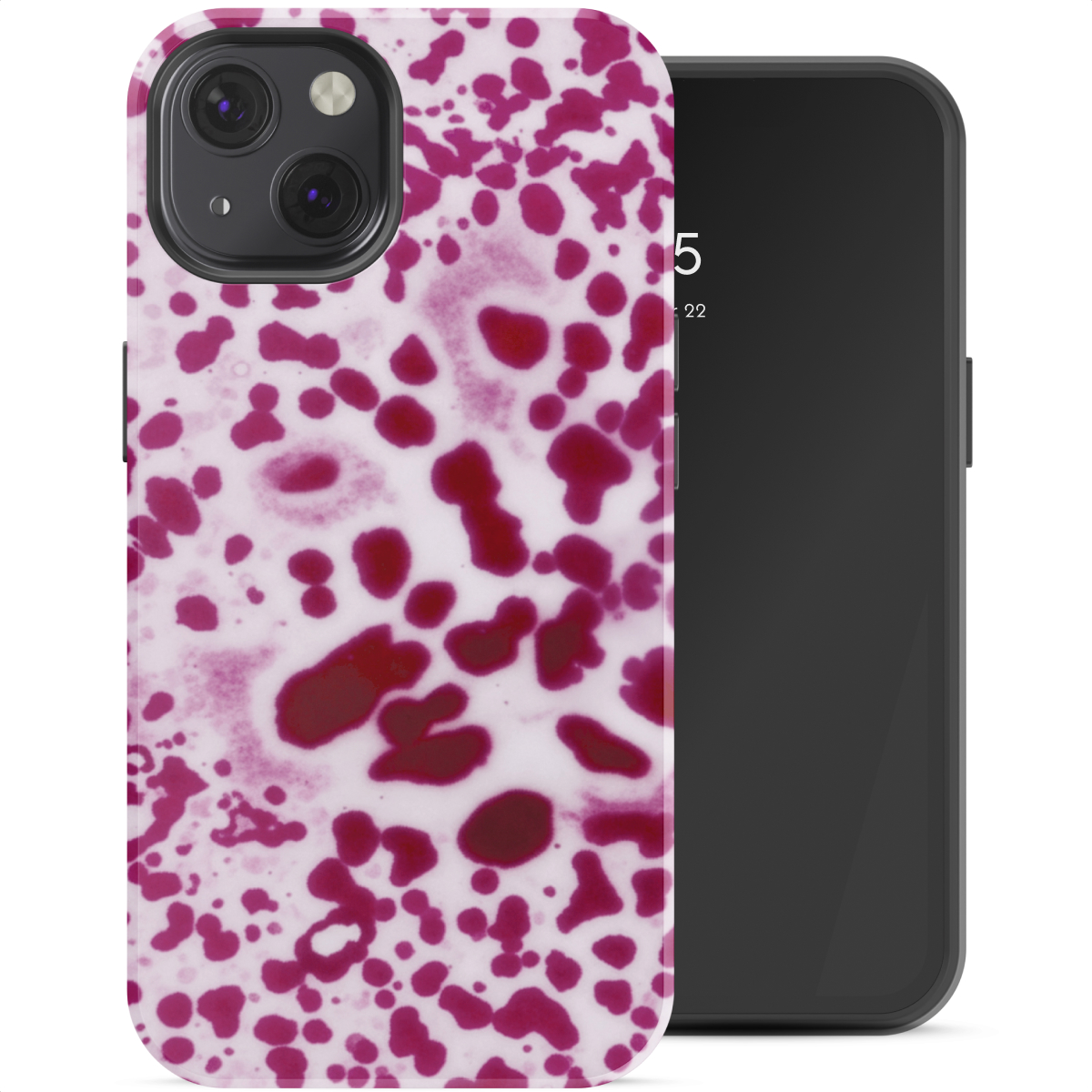 Una cover viola maculata accanto a uno smartphone scuro.