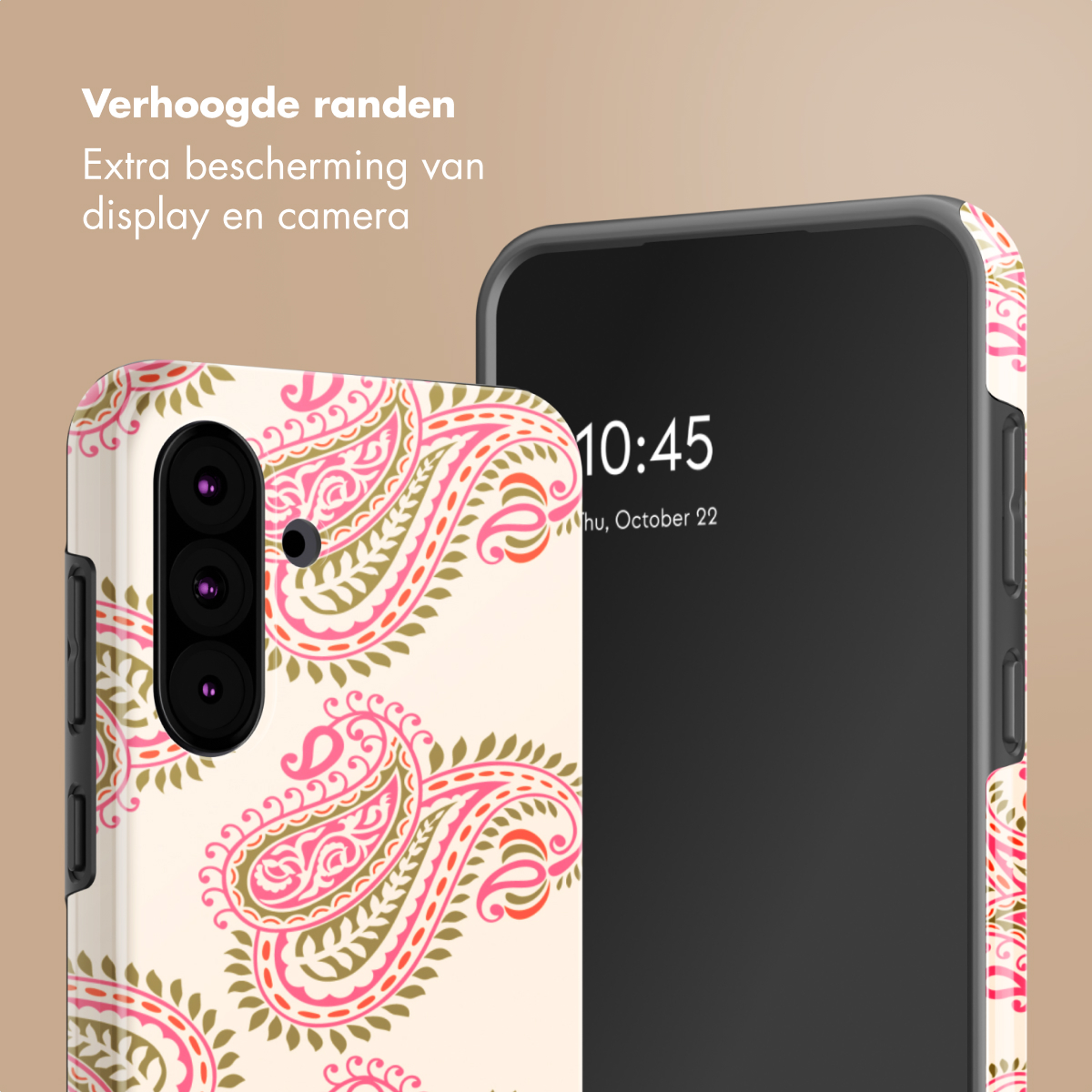 Un telefono con custodia fantasia e schermo scuro.