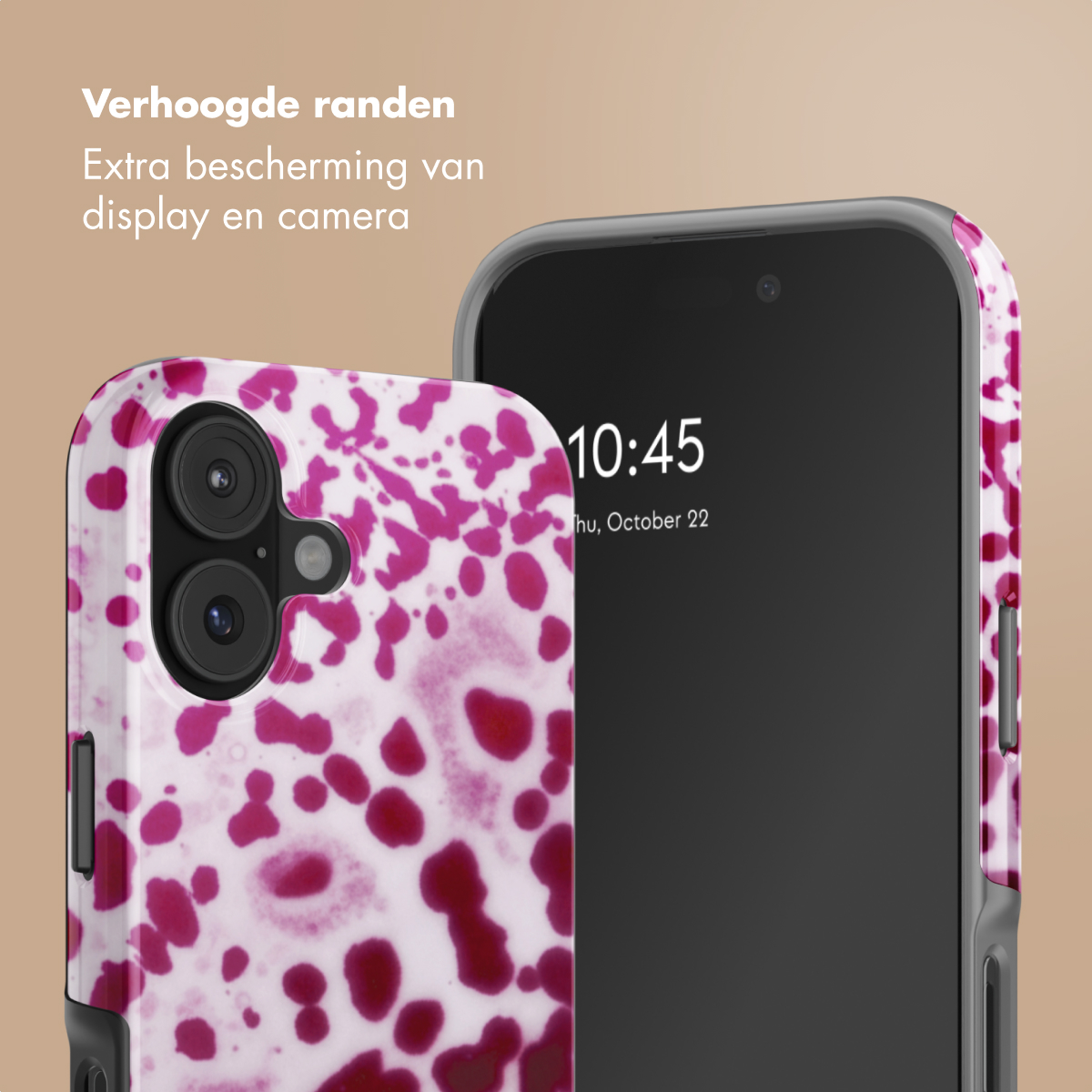 Un telefono con custodia a fantasia rosa, primo piano.