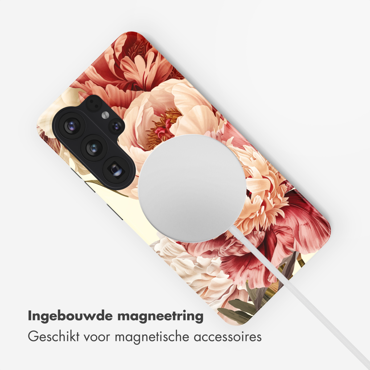 Une coque de téléphone à motif floral avec un anneau magnétique.