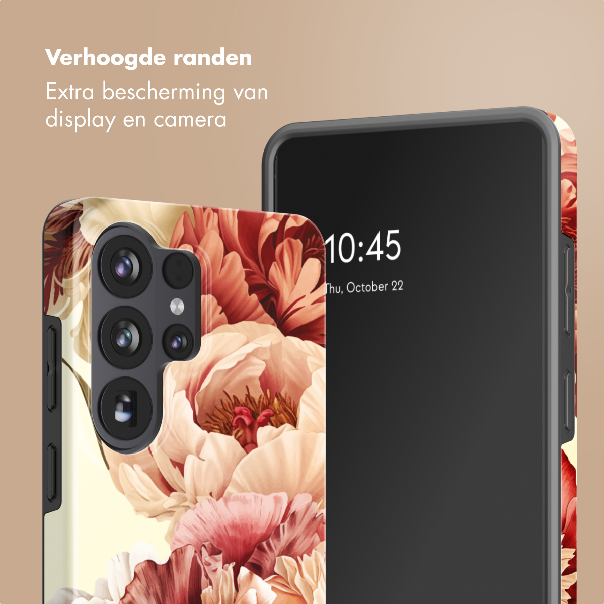 Coque de téléphone à motif floral avec découpe caméra, à côté d'un smartphone.