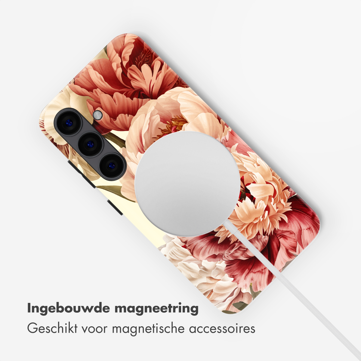 Coque de téléphone motif floral, anneau blanc et objectifs photo.