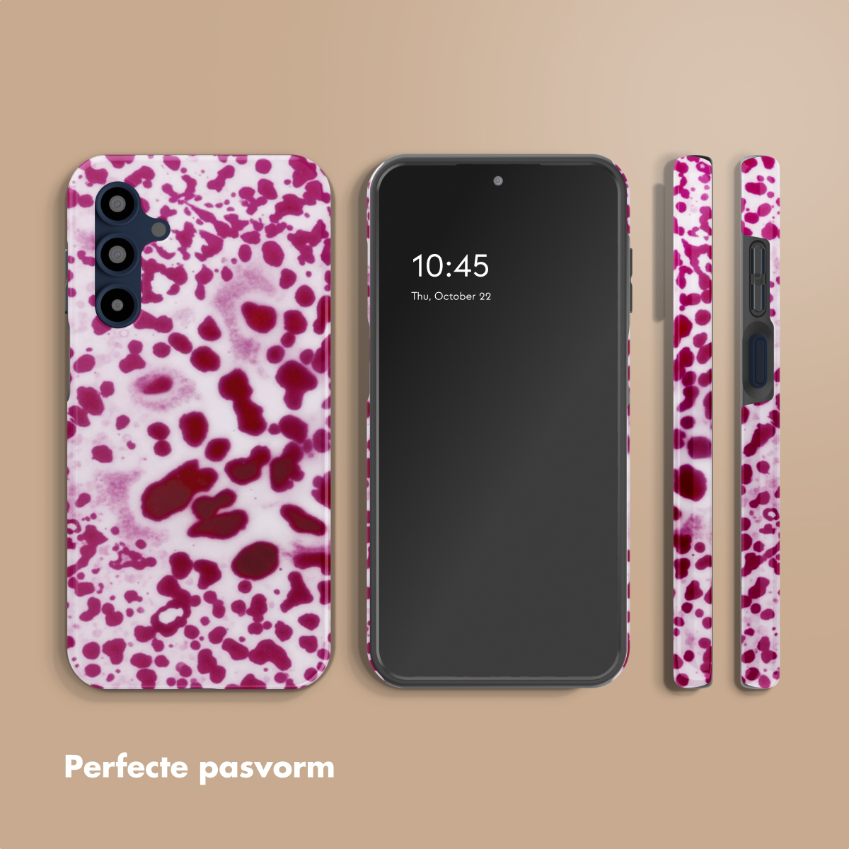 Uno smartphone con una cover a macchie bianche e viola.