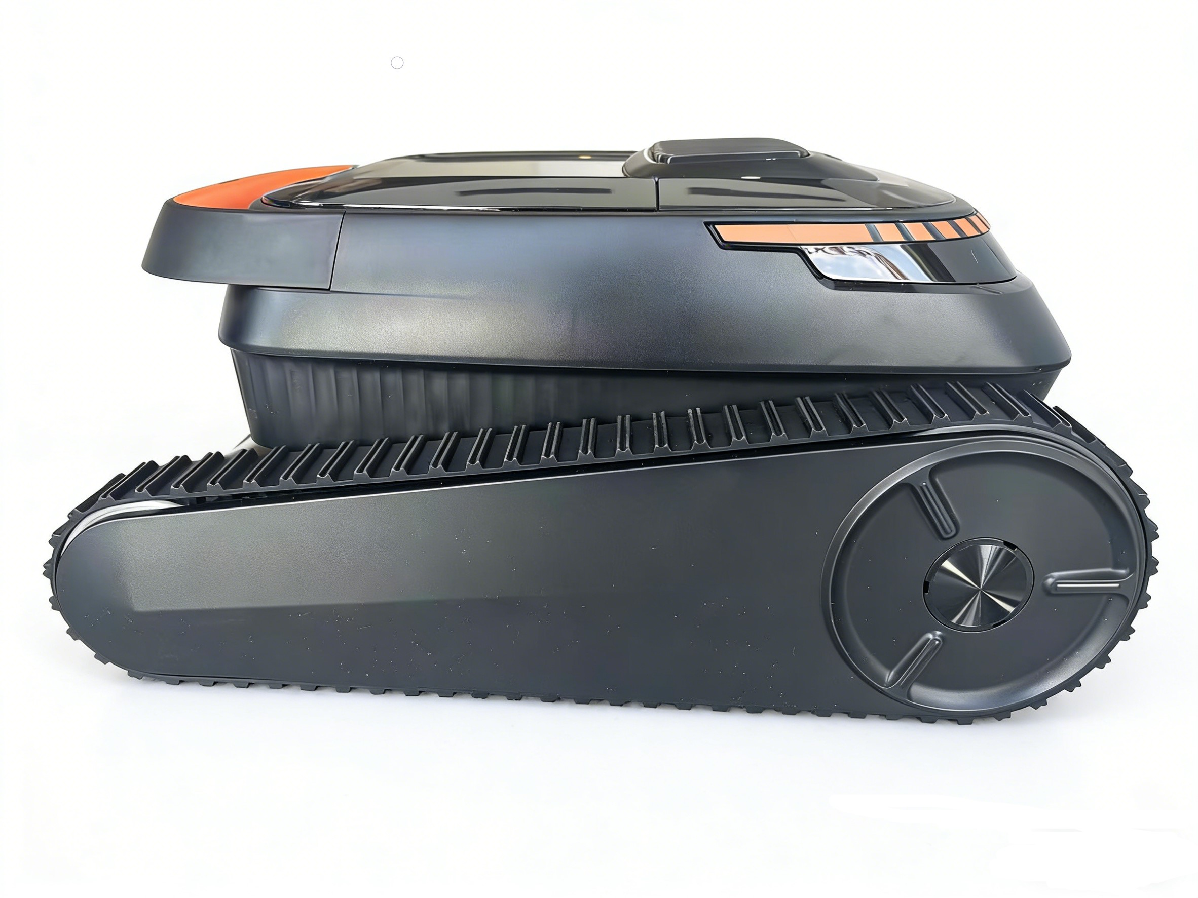 Schwarzer Mähroboter mit orangefarbenen Akzenten und Raupenantrieb.